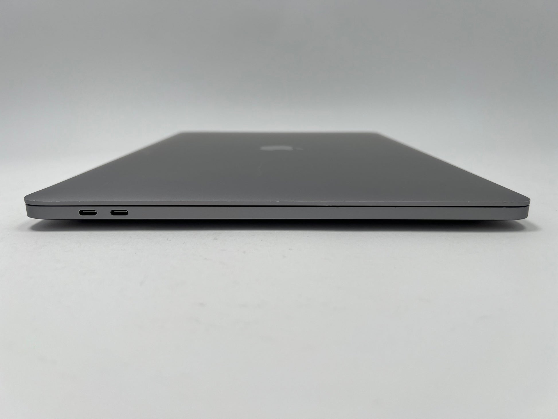 MacBook Pro (2019) 16-inch – Intel Core i7 2.6GHz • Radeon Pro 5300M – 16GB RAM 512GB SSD – 62 Cycles (Read)