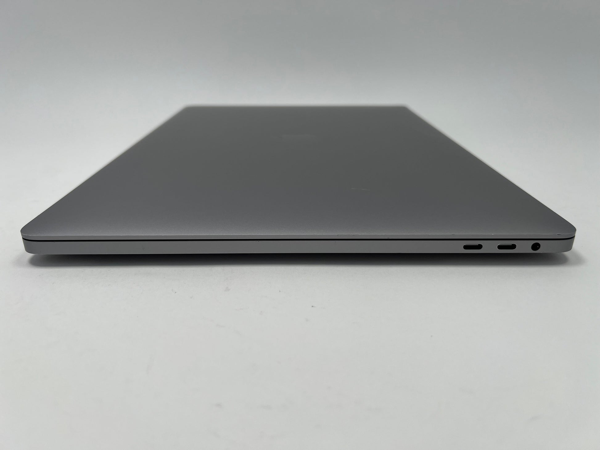 MacBook Pro (2019) 16-inch – Intel Core i7 2.6GHz • Radeon Pro 5300M – 16GB RAM 512GB SSD – 62 Cycles (Read)