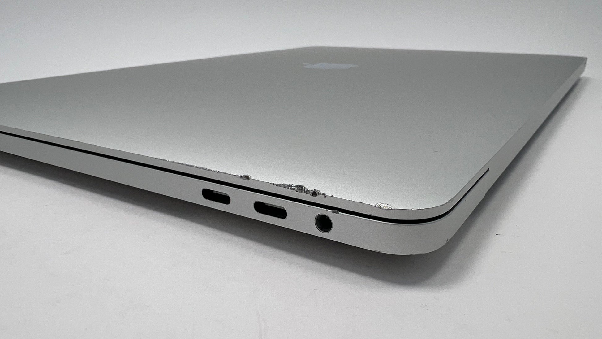 MacBook Pro (2019) 16-inch – Intel Core i9 2.4GHz • Radeon Pro 5500M 8GB – 64GB RAM 4TB SSD – Read