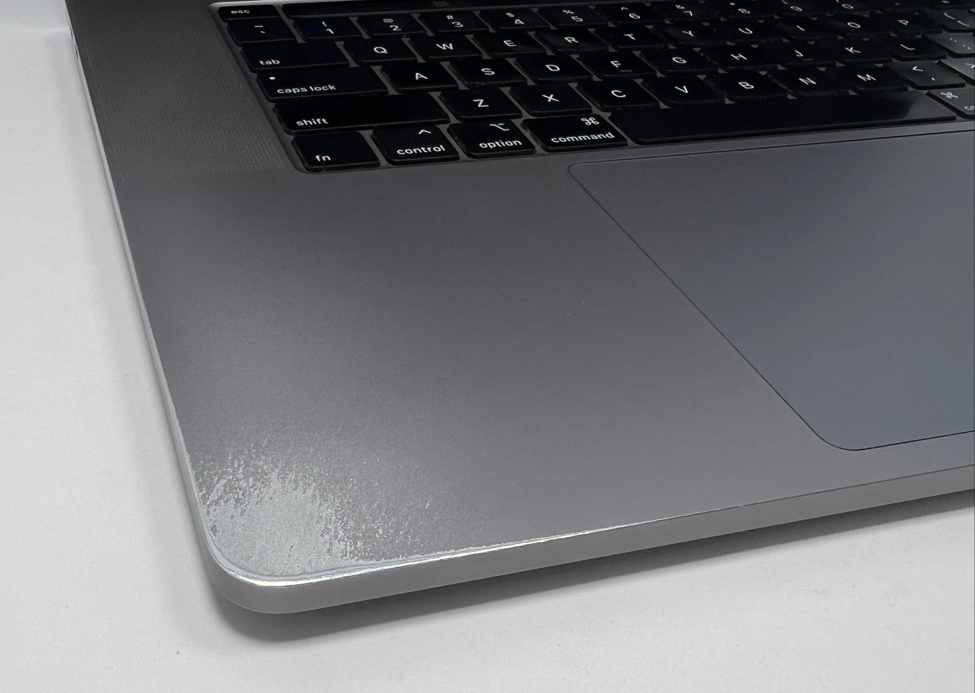 MacBook Pro (2019) 16-inch – Intel Core i9 2.4GHz • 5500M – 32GB RAM 8TB SSD - 66 Cycles (Read)