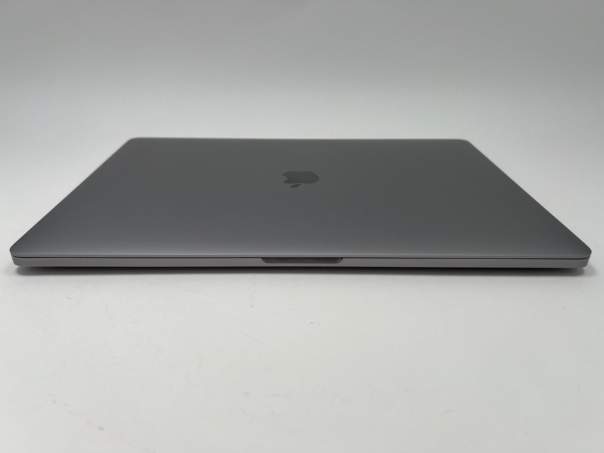 MacBook Pro (2019) 16-inch – Intel Core i9 2.4GHz • 5500M – 32GB RAM 8TB SSD - 66 Cycles (Read)