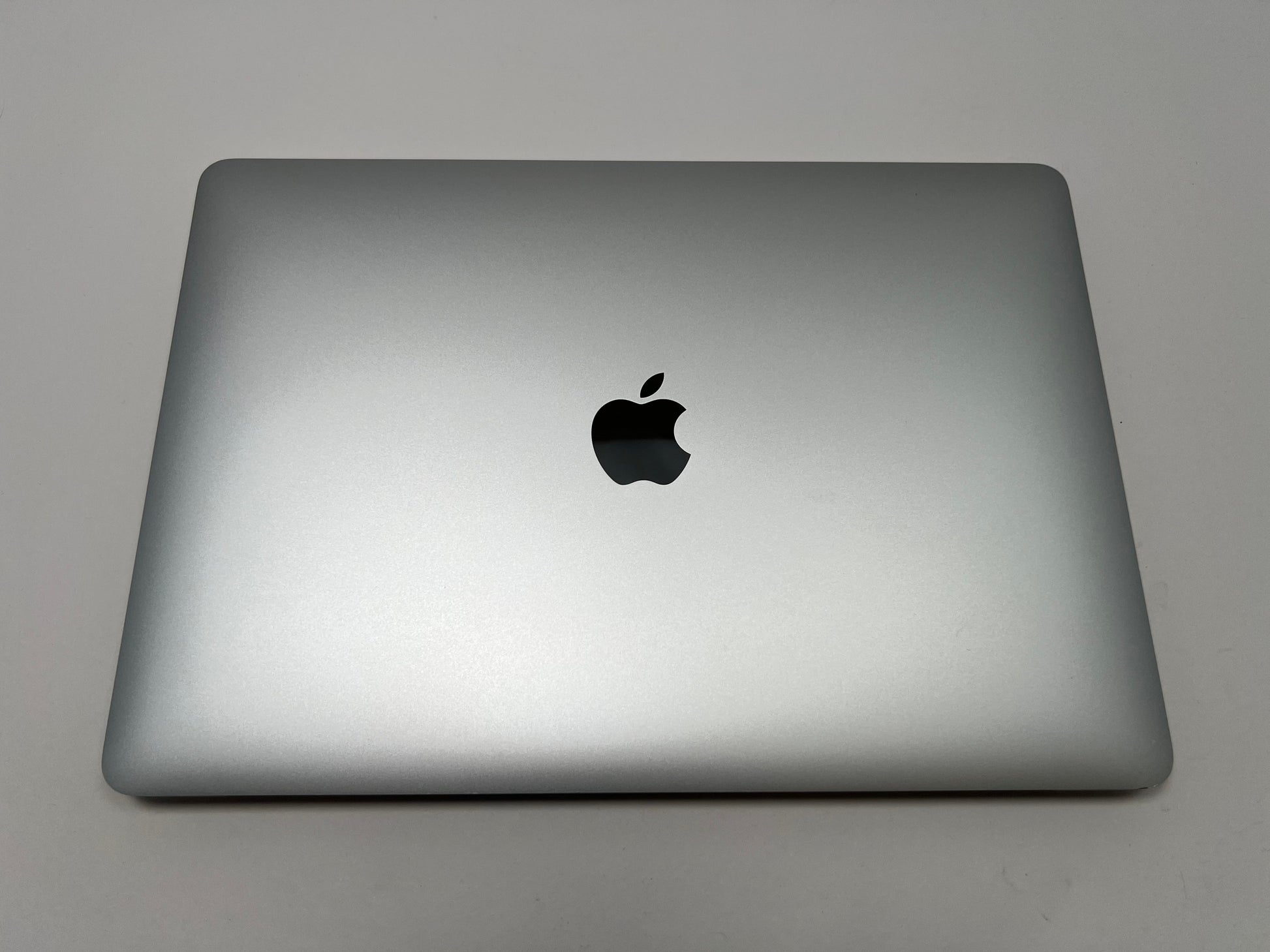 MacBook Air (2020) 13-inch – Intel Core i5 1.1GHz – 8GB RAM 256GB SSD – 67 Cycles (Read)