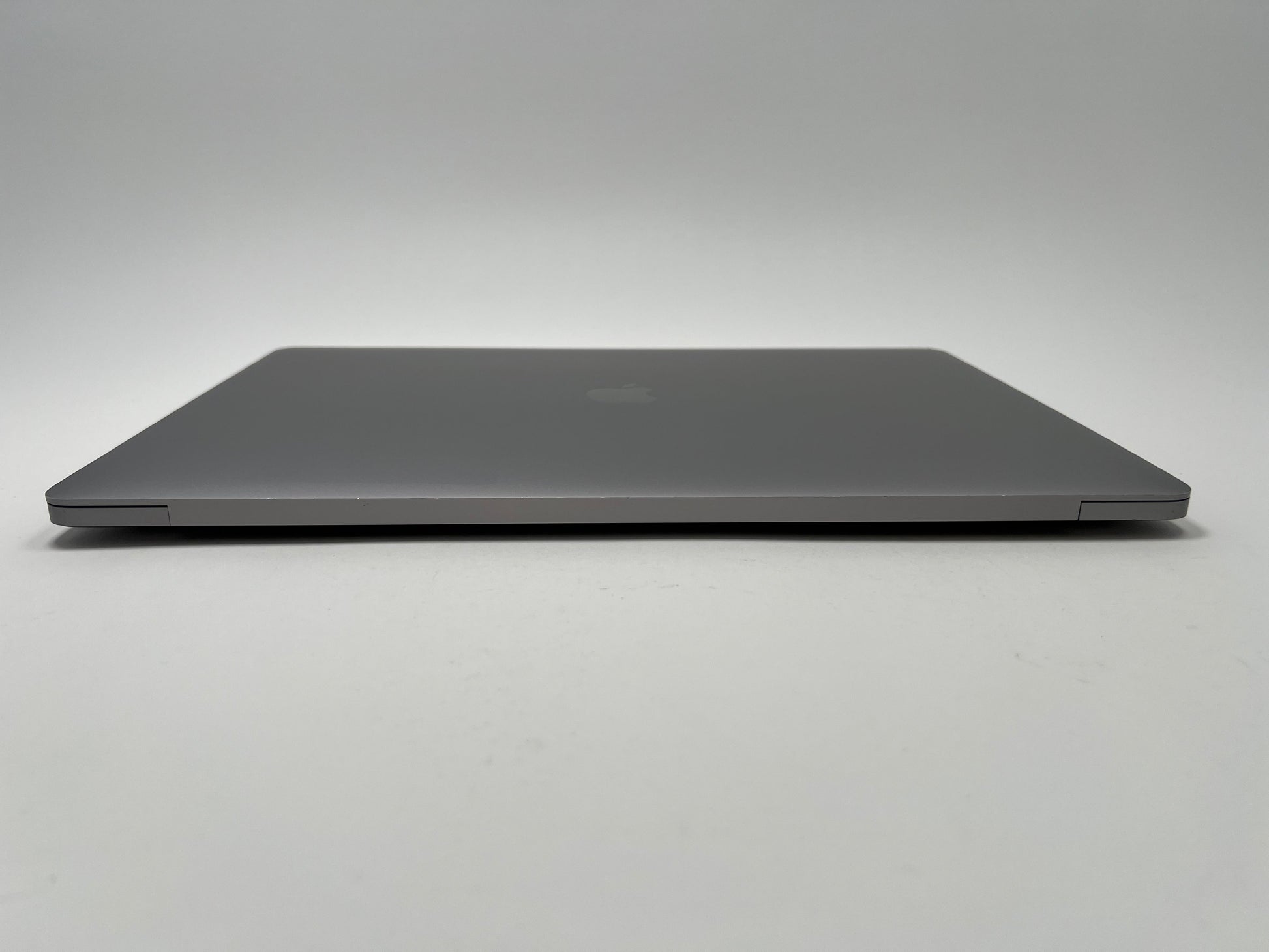 MacBook Pro (2019) 16-inch – Intel Core i9 2.4GHz • Radeon Pro 5300M – 32GB RAM 2TB SSD – Read