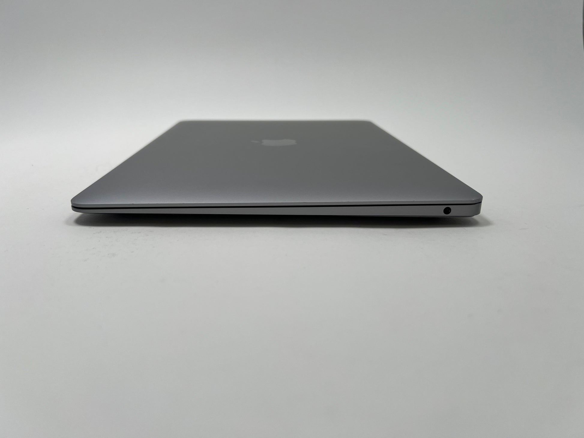 MacBook Air (2020) 13-inch – Intel Core i3 1.1GHz – 8GB RAM 256GB SSD