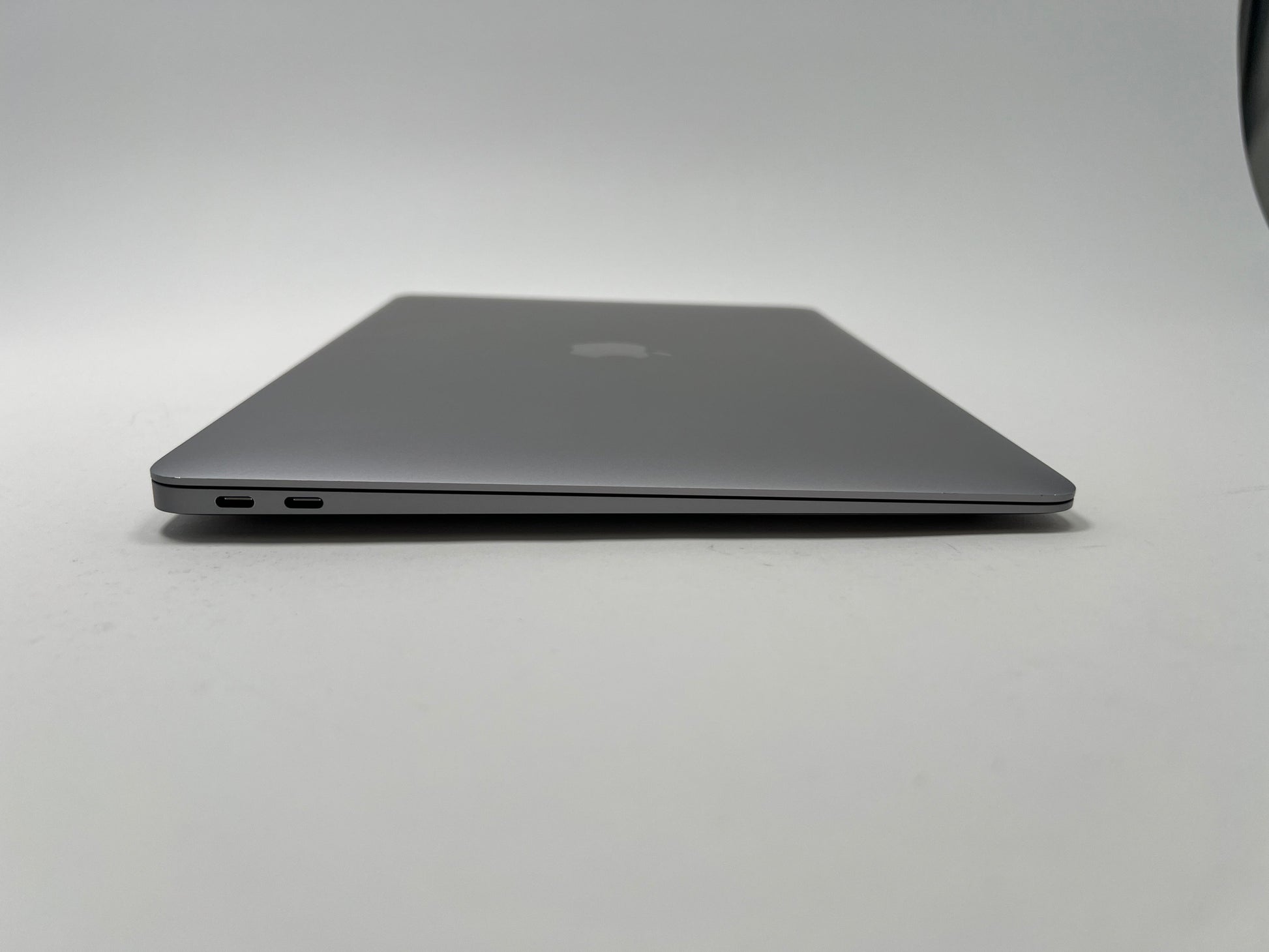 MacBook Air (2020) 13-inch – Intel Core i3 1.1GHz – 8GB RAM 256GB SSD