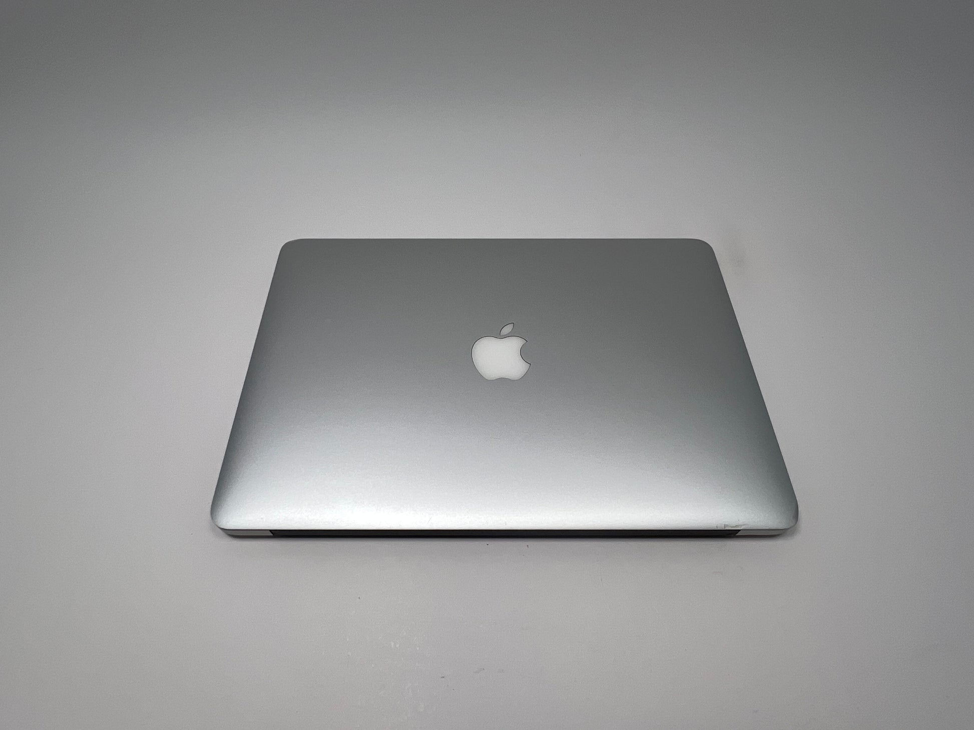 MacBook Air (2015) 13-inch – Intel Core i5 1.6GHz – 4GB RAM 128 SSD – 101 Battery Cycles