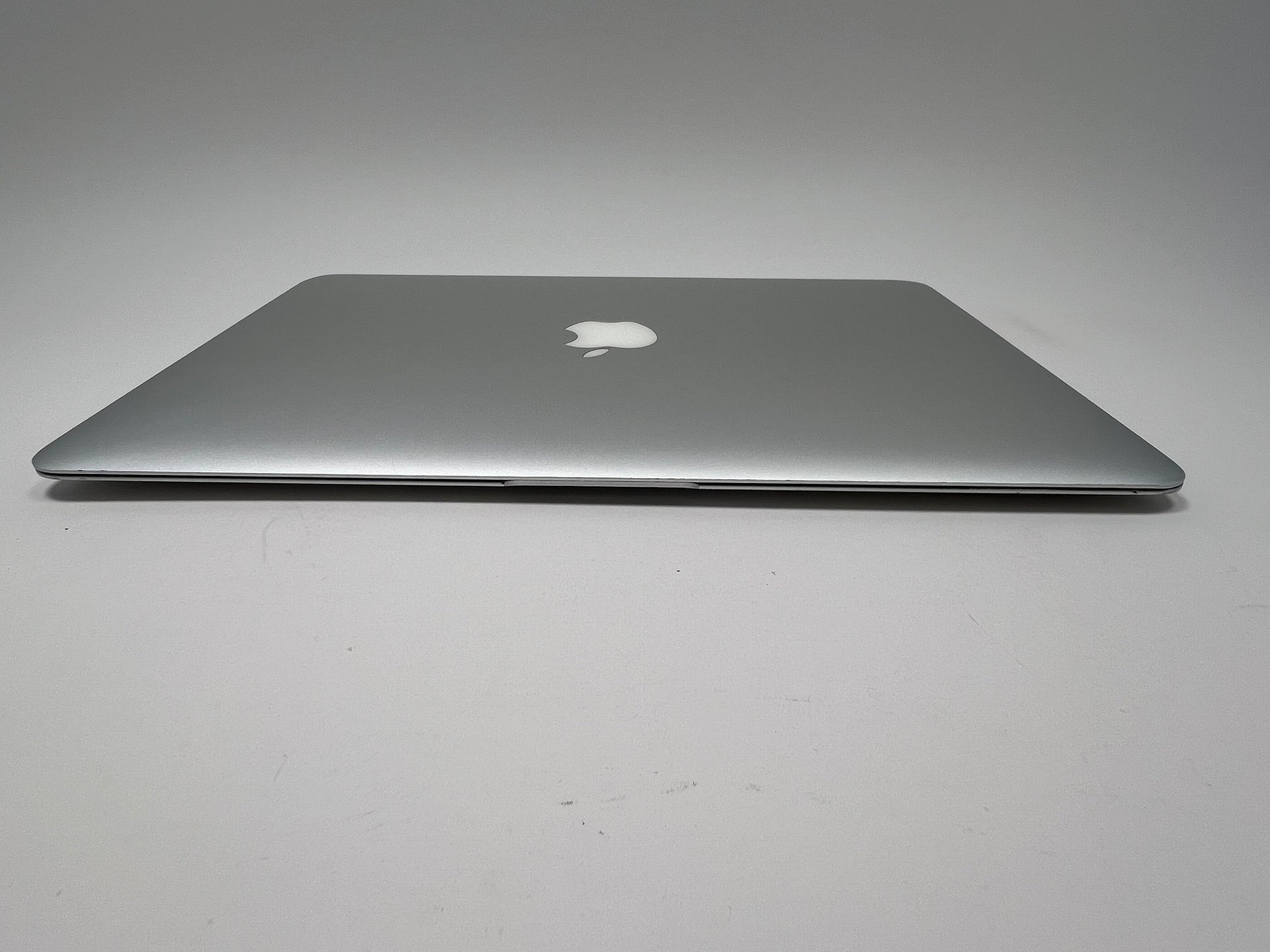 MacBook Air (2015) 13-inch – Intel Core i5 1.6GHz – 4GB RAM 128 SSD – 101 Battery Cycles