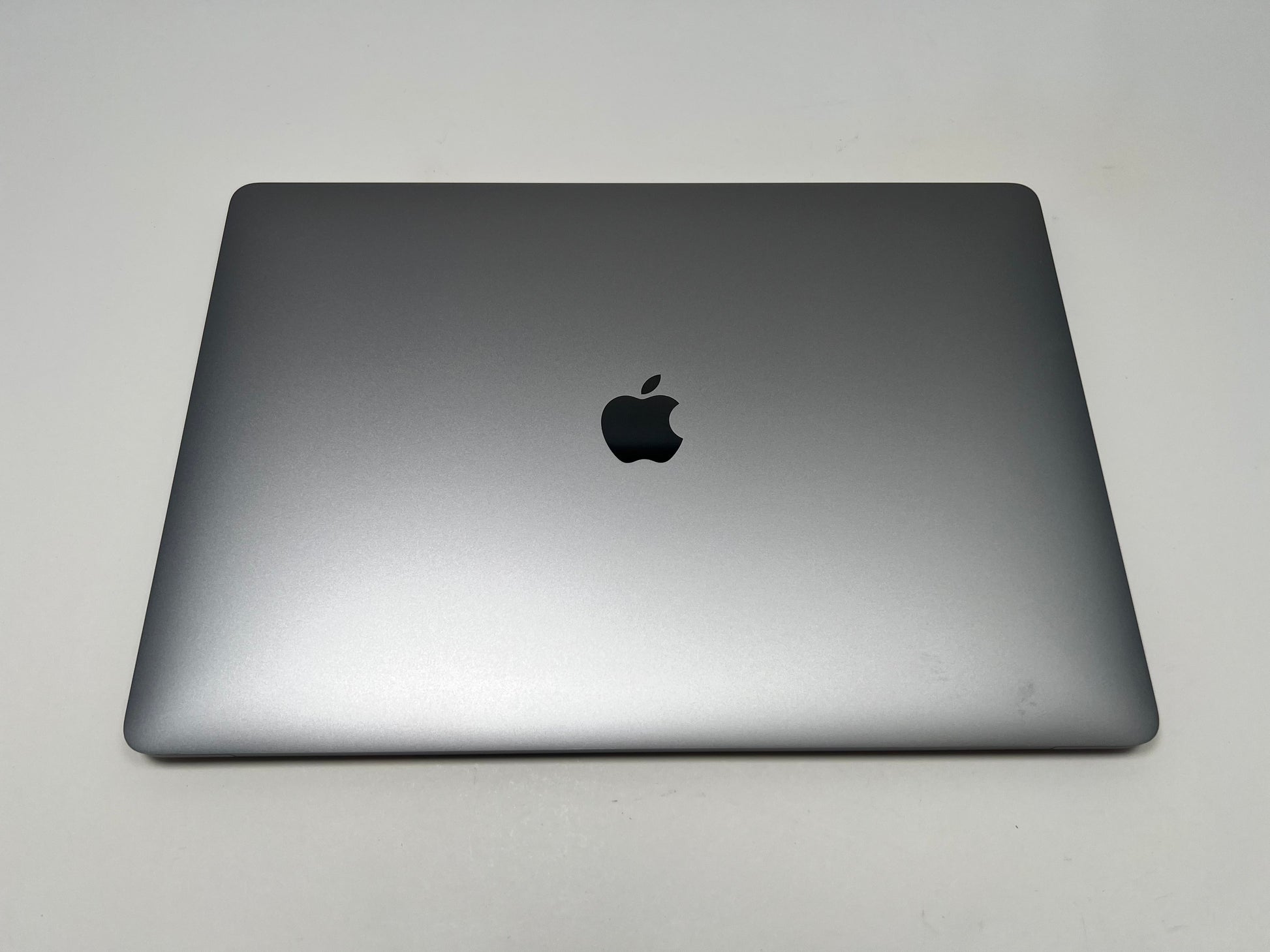 MacBook Pro (2017) 15-inch – Intel Core i7 3.1GHz – 16GB RAM 512GB SSD – Radeon Pro 560