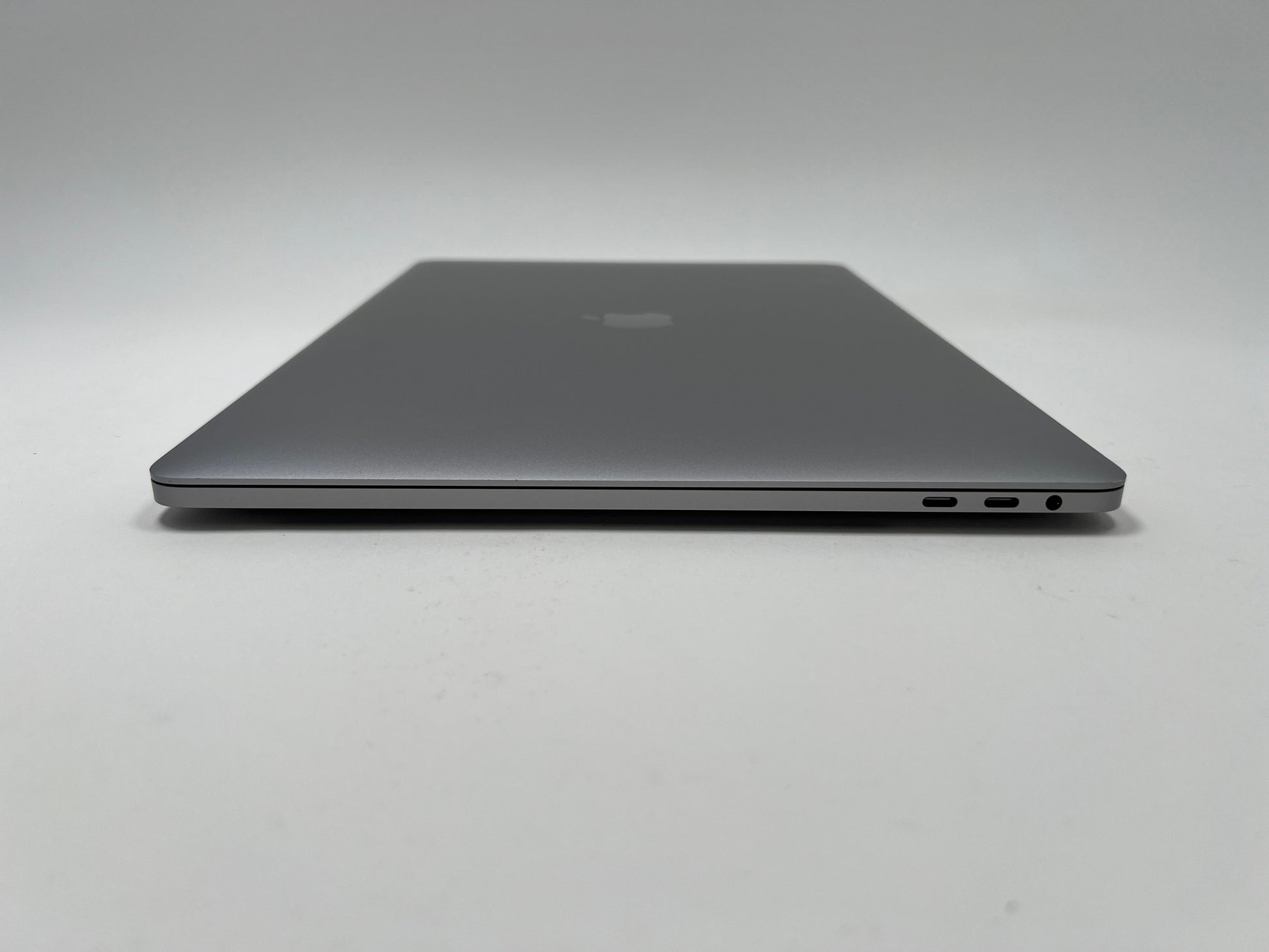 MacBook Pro (2017) 15-inch – Intel Core i7 3.1GHz – 16GB RAM 512GB SSD – Radeon Pro 560