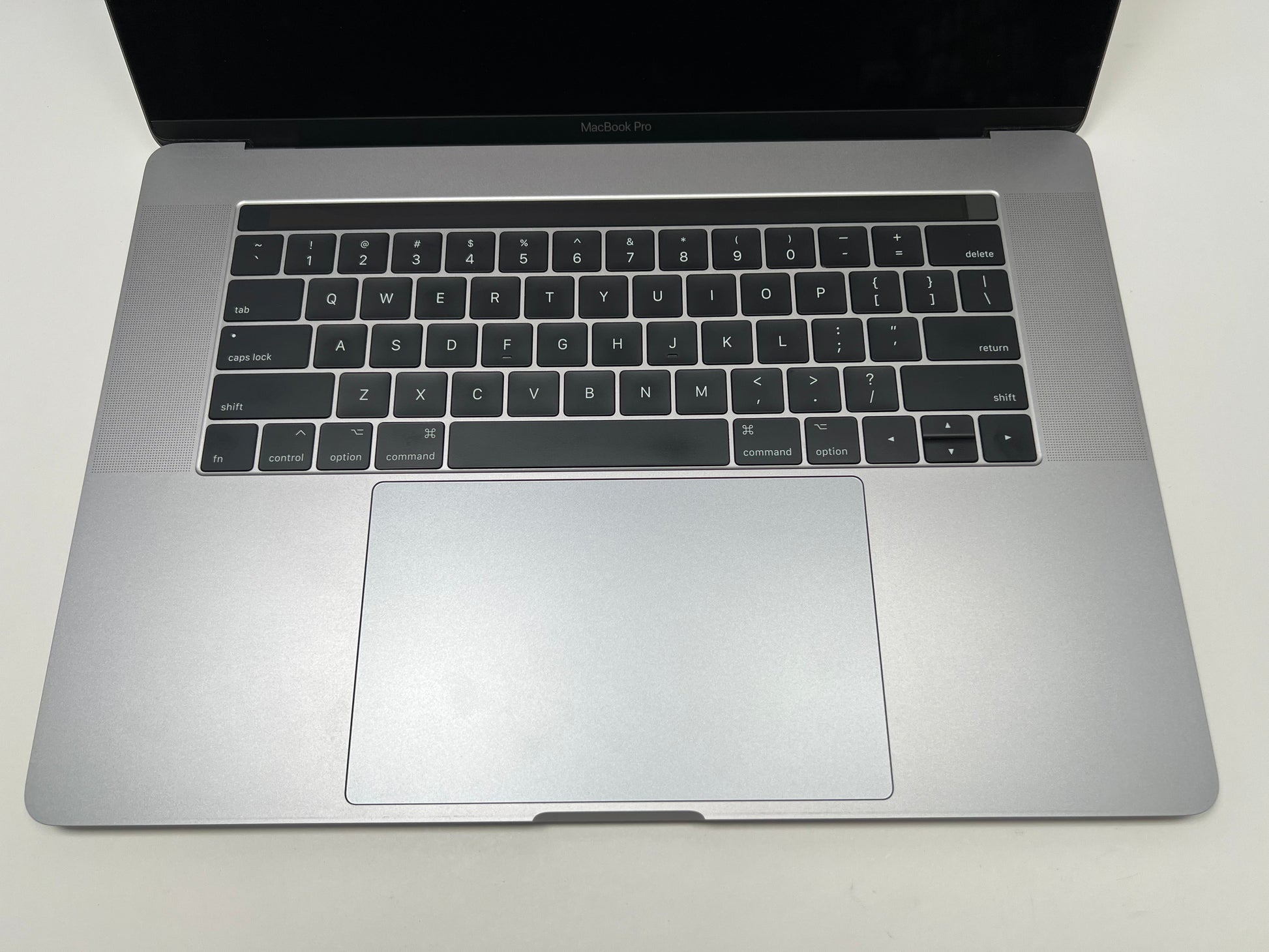 MacBook Pro (2017) 15-inch – Intel Core i7 3.1GHz – 16GB RAM 512GB SSD – Radeon Pro 560