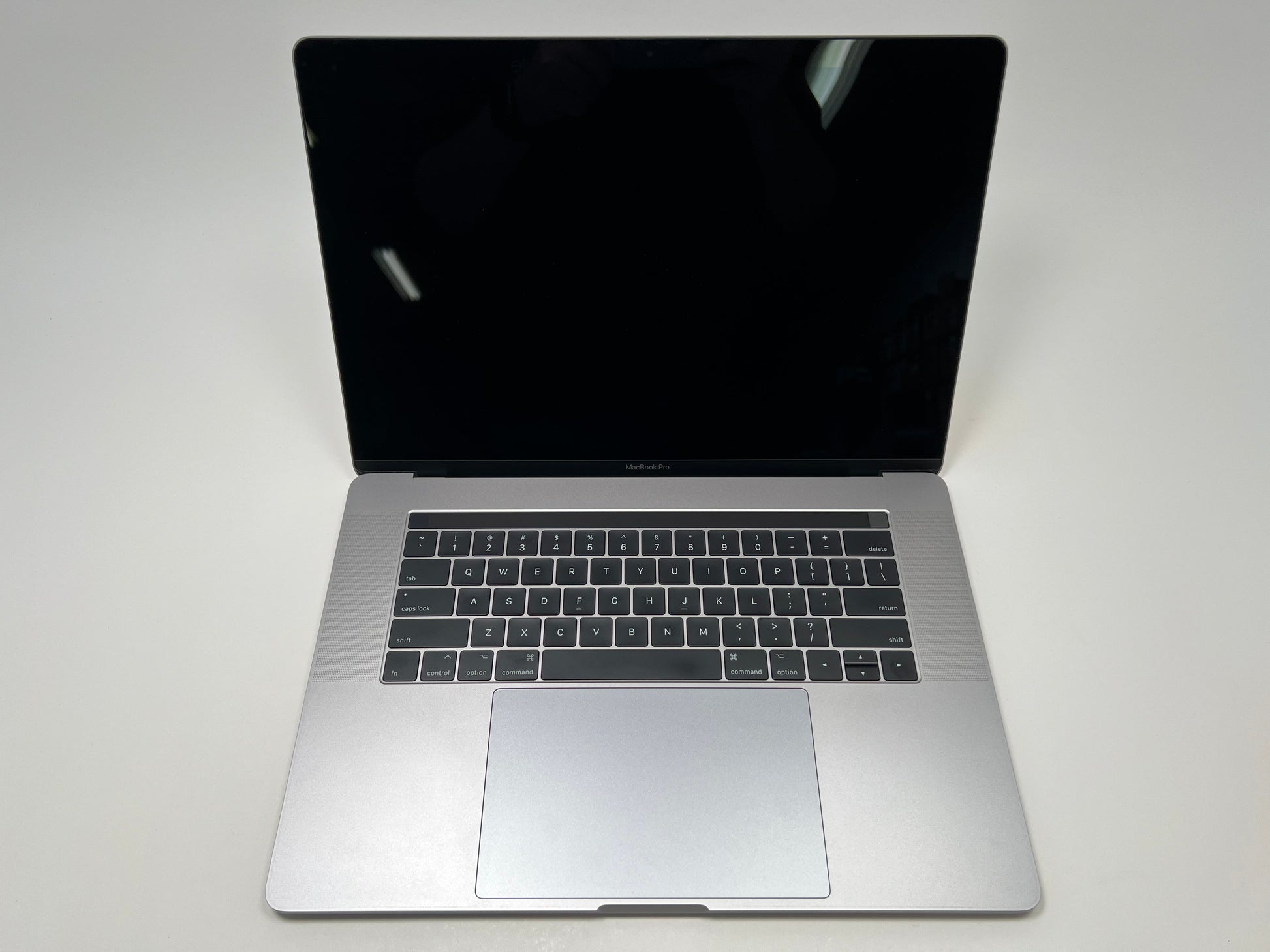 MacBook Pro (2017) 15-inch – Intel Core i7 3.1GHz – 16GB RAM 512GB SSD – Radeon Pro 560