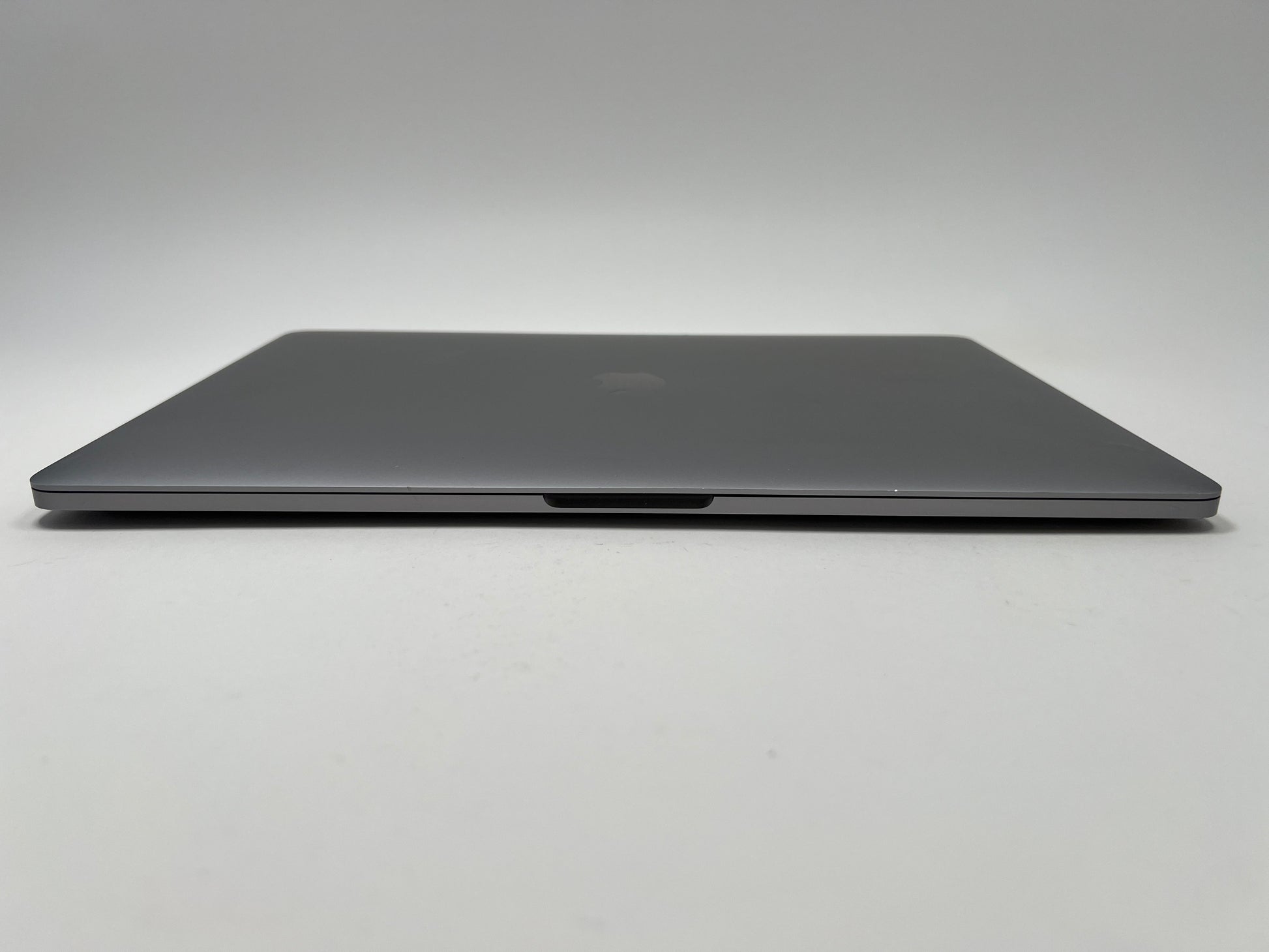 MacBook Pro (2017) 15-inch – Intel Core i7 3.1GHz – 16GB RAM 1TB SSD – Radeon Pro 560