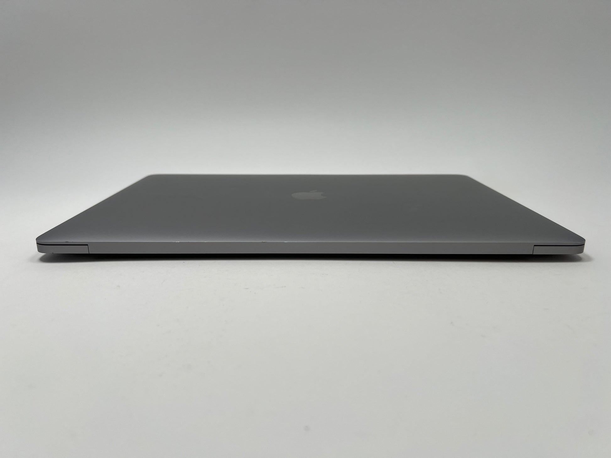 MacBook Pro (2017) 15-inch – Intel Core i7 3.1GHz – 16GB RAM 1TB SSD – Radeon Pro 560