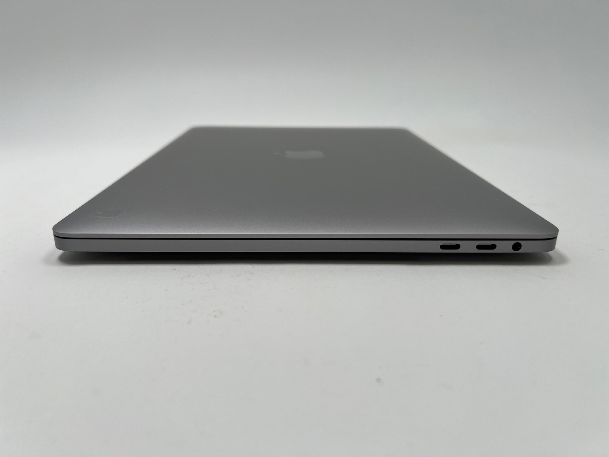 MacBook Pro (2019) 13-inch – Intel Core i7 2.8GHz – 16GB RAM 1TB SSD – 30 Battery Cycles