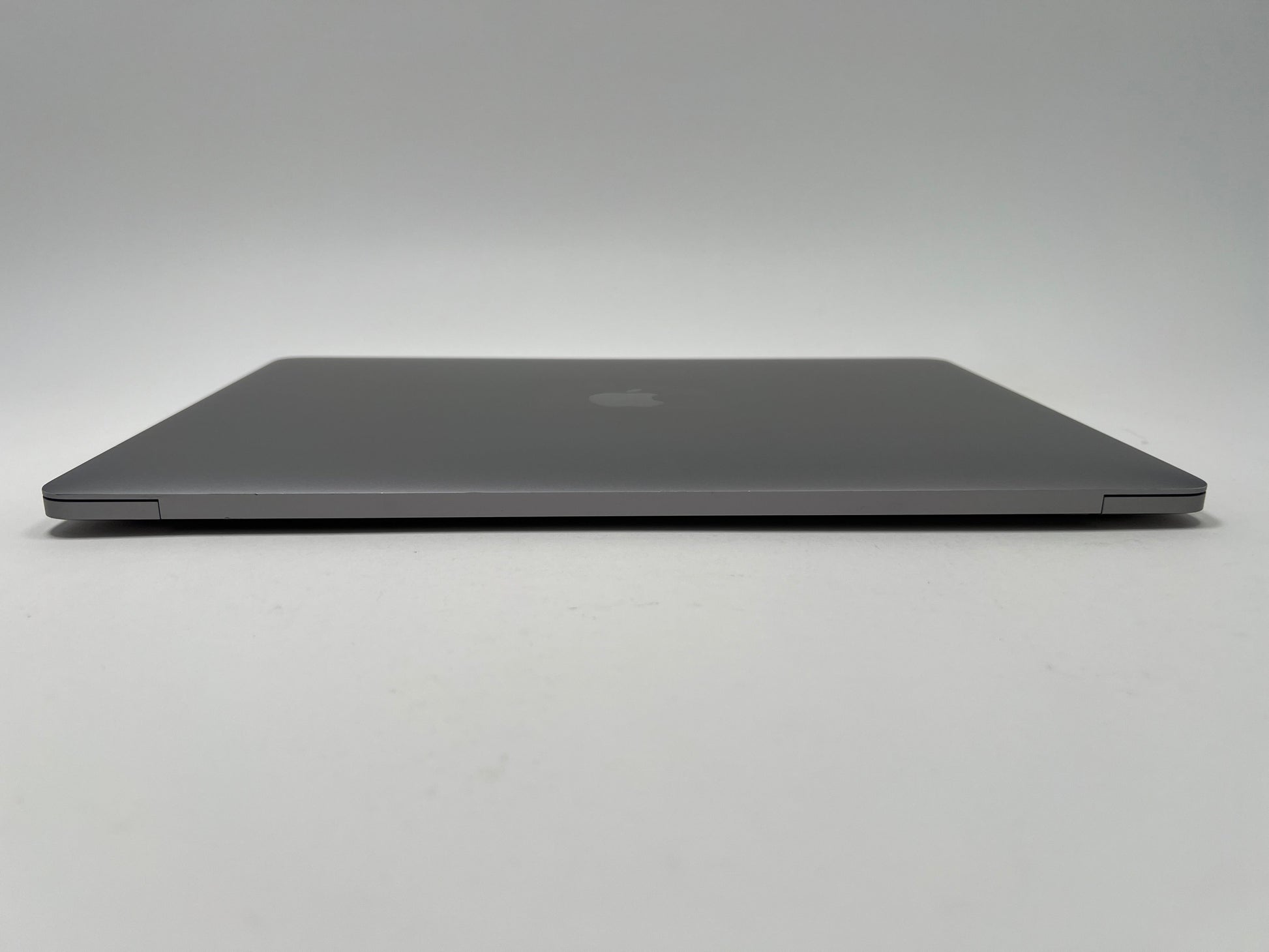 MacBook Pro (2019) 15-inch – Intel Core i7 2.6GHz – 32GB RAM 1TB SSD – Radeon Pro 555X