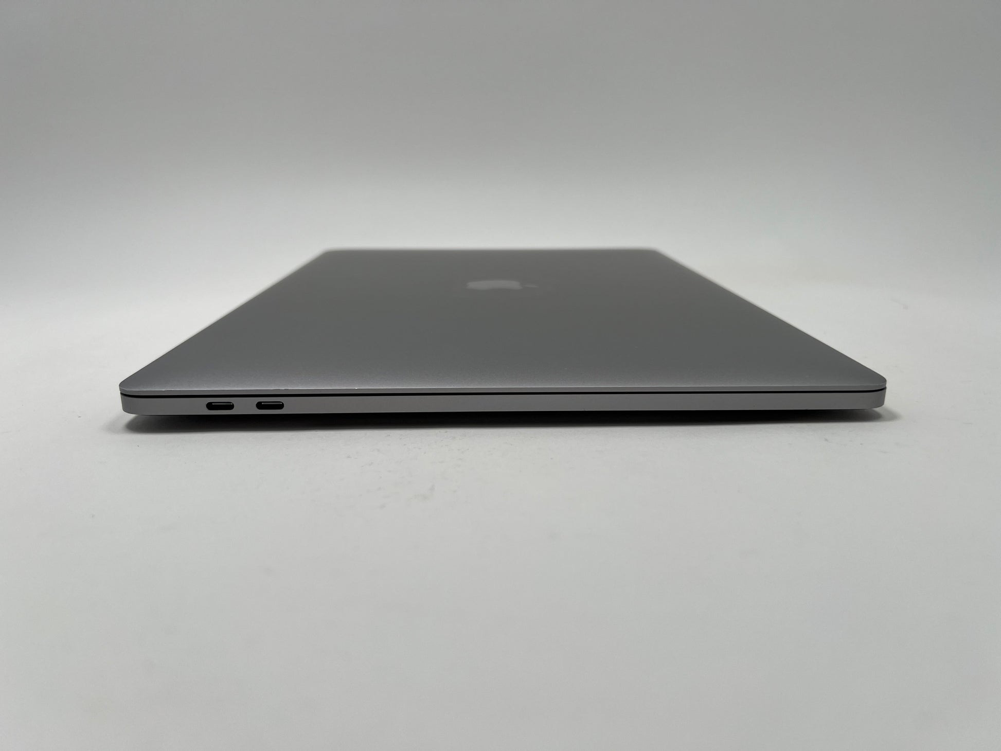 MacBook Pro (2019) 15-inch – Intel Core i7 2.6GHz – 32GB RAM 1TB SSD – Radeon Pro 555X