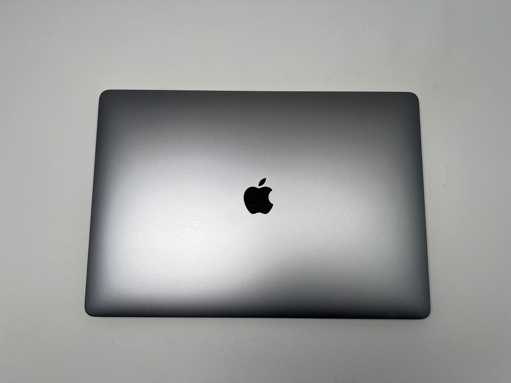 MacBook Pro (2019) 15-inch – Intel Core i7 2.6GHz – 32GB RAM 1TB SSD – Radeon Pro 555X