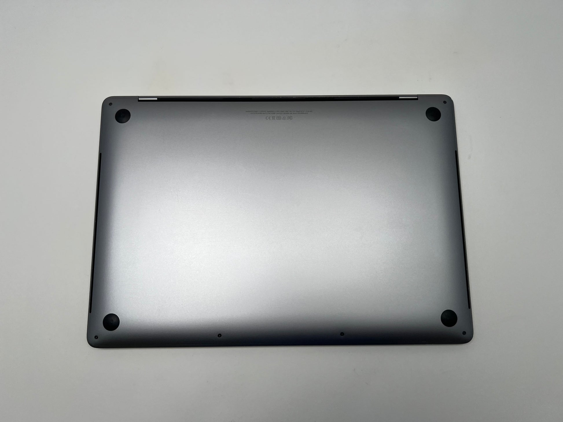 MacBook Pro (2019) 15-inch – Intel Core i7 2.6GHz – 32GB RAM 1TB SSD – Radeon Pro 555X