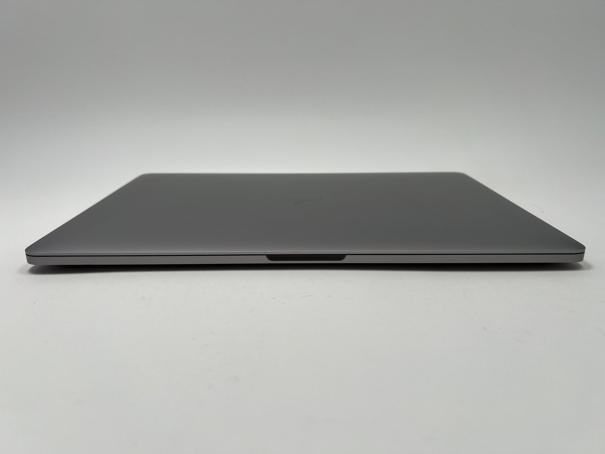MacBook Pro (2019) 15-inch – Intel Core i7 2.6GHz – 32GB RAM 1TB SSD – Radeon Pro 555X