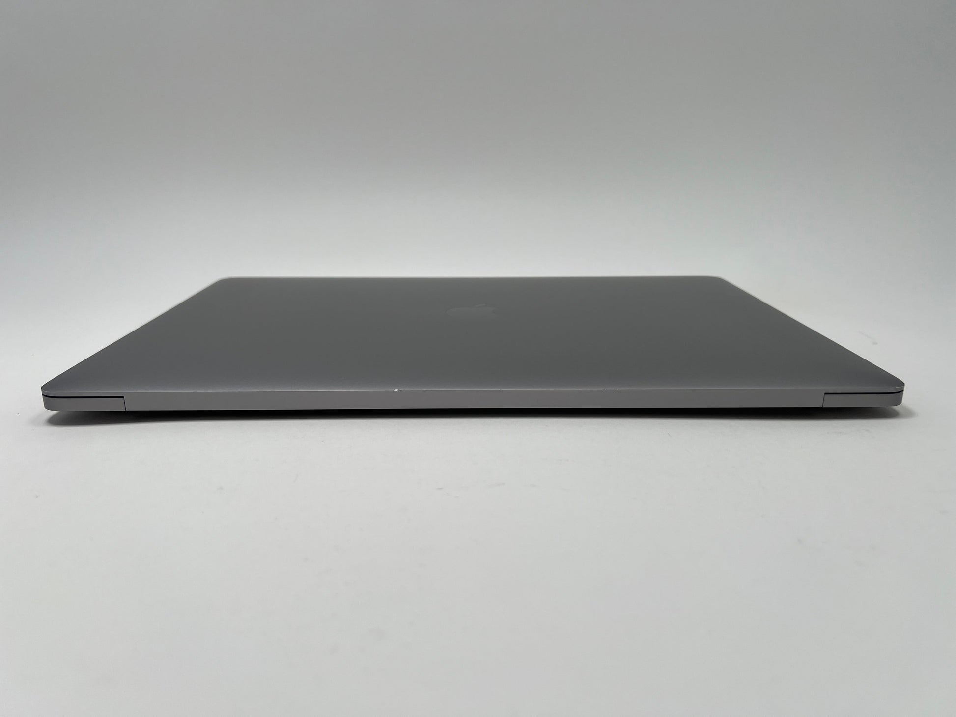 MacBook Pro (2019) 15-inch – Intel Core i7 2.6GHz – 32GB RAM 1TB SSD – Radeon Pro 555X