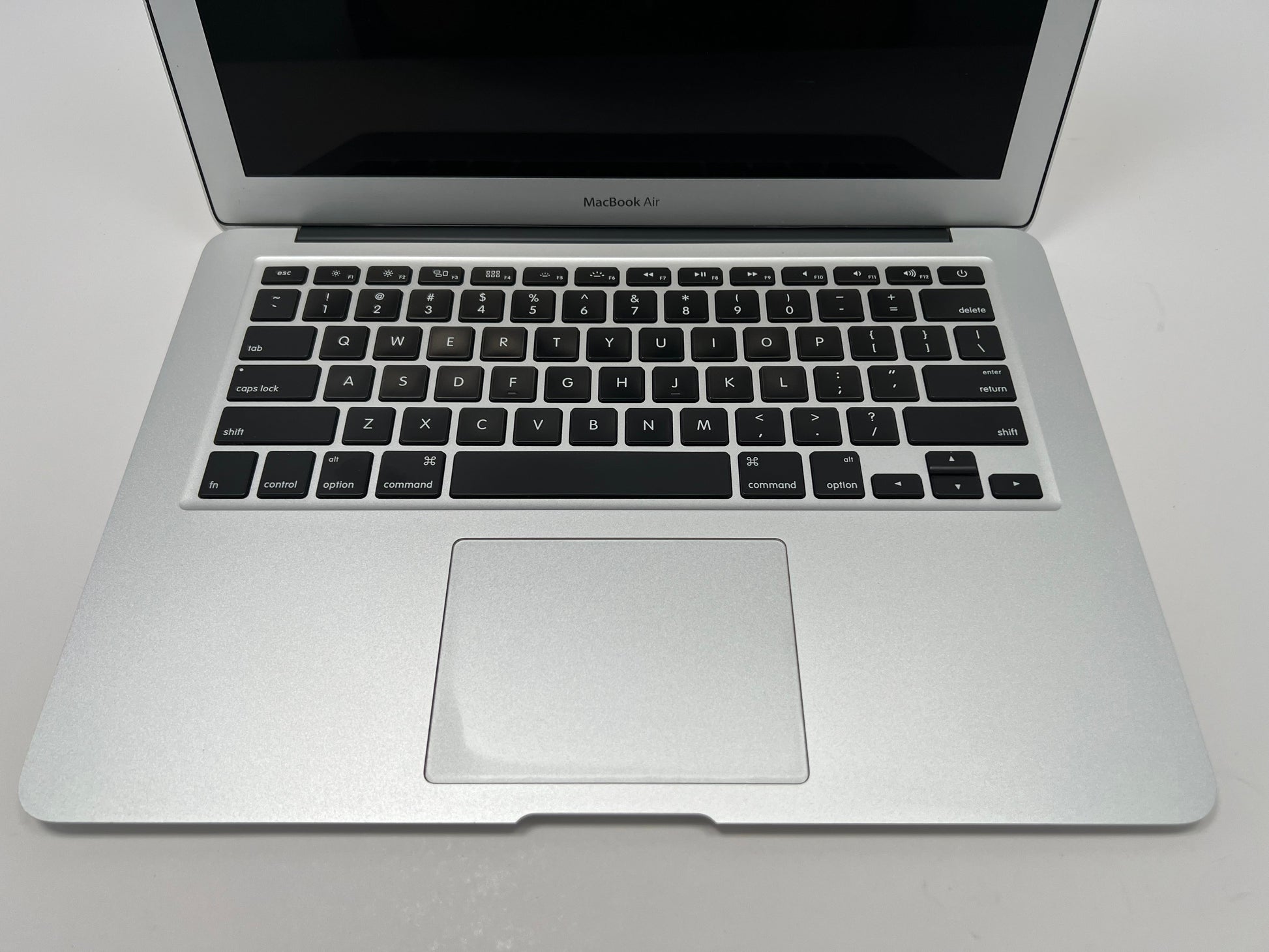 MacBook Air (2014) 13-inch – Intel Core i5 1.4GHz – 4GB RAM 256GB SSD