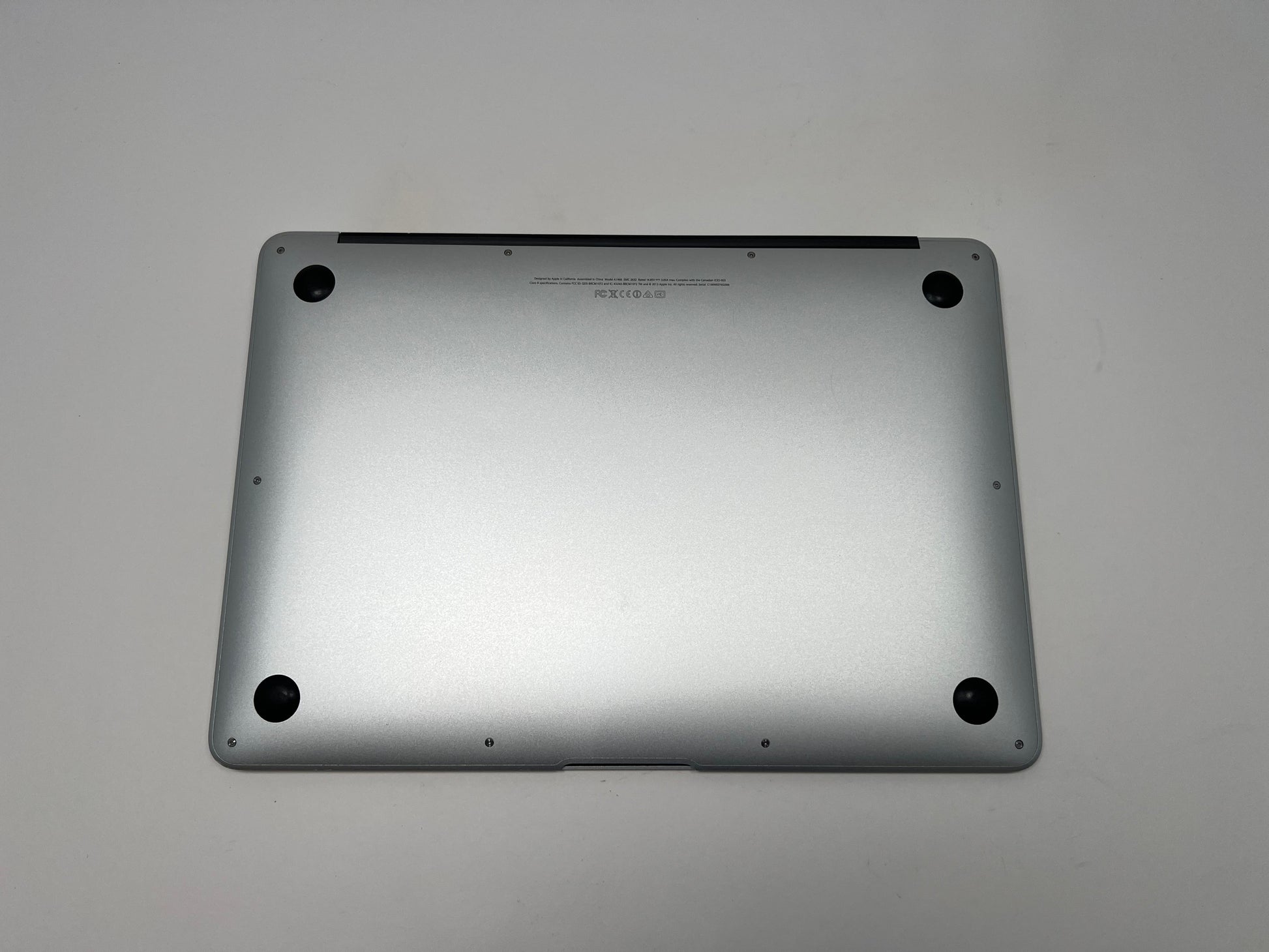 MacBook Air (2014) 13-inch – Intel Core i5 1.4GHz – 4GB RAM 256GB SSD