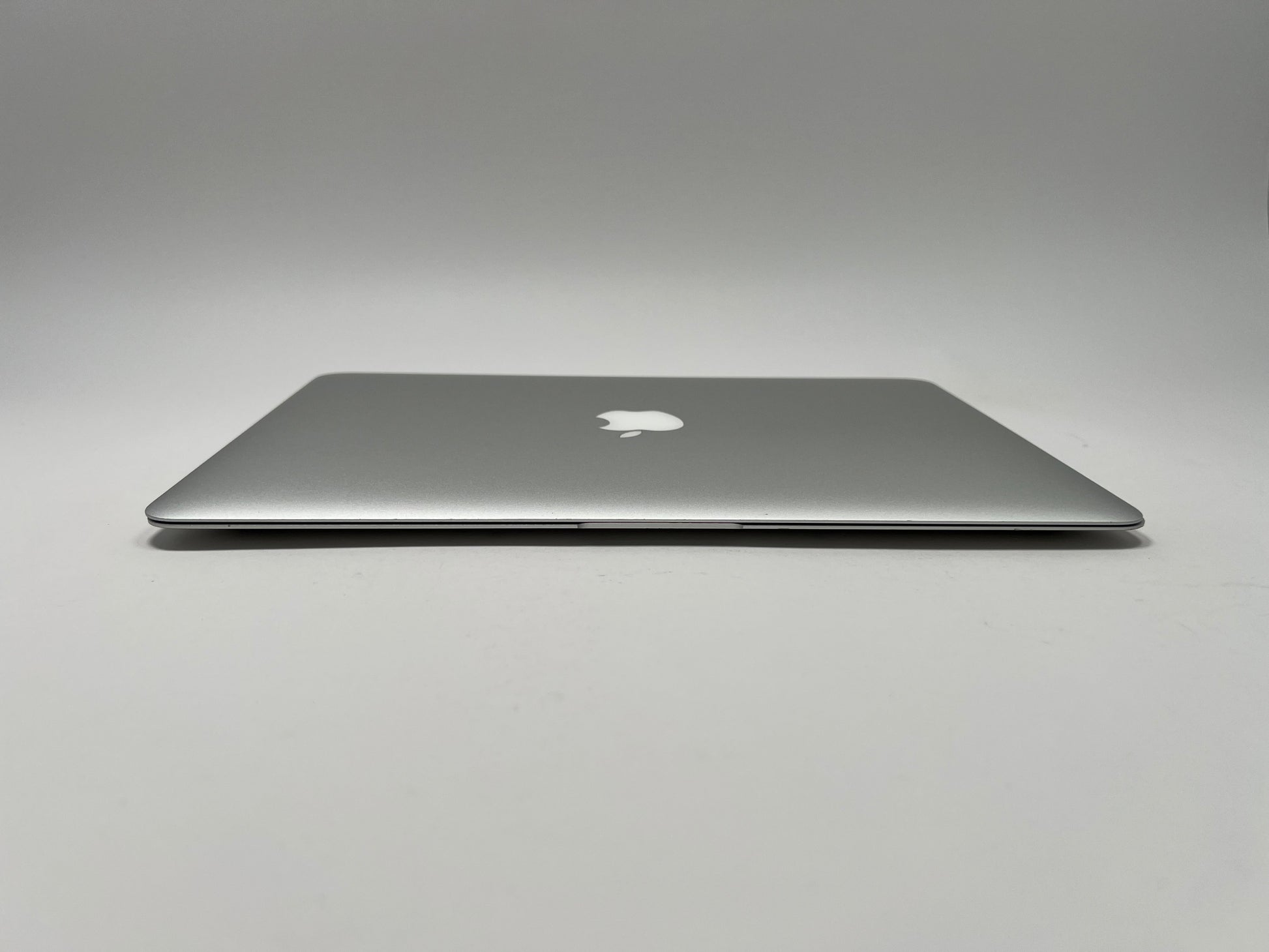 MacBook Air (2014) 13-inch – Intel Core i5 1.4GHz – 4GB RAM 256GB SSD