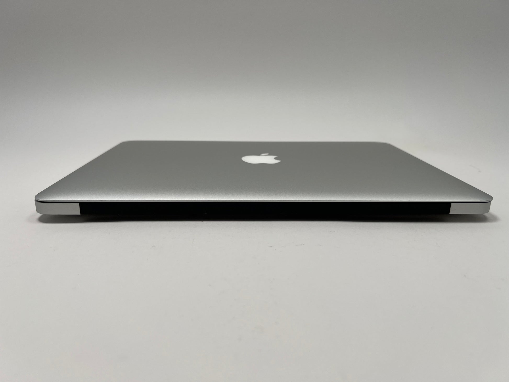 MacBook Air (2014) 13-inch – Intel Core i5 1.4GHz – 4GB RAM 256GB SSD