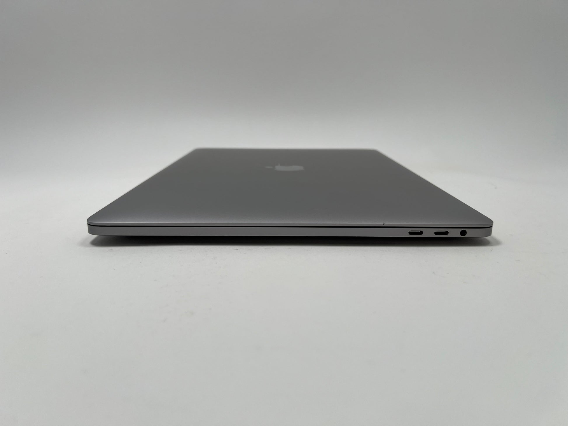 MacBook Pro (2018) 15-inch – Intel Core i7 2.6GHz – 32GB RAM 1TB SSD 560X • For Parts & Repair