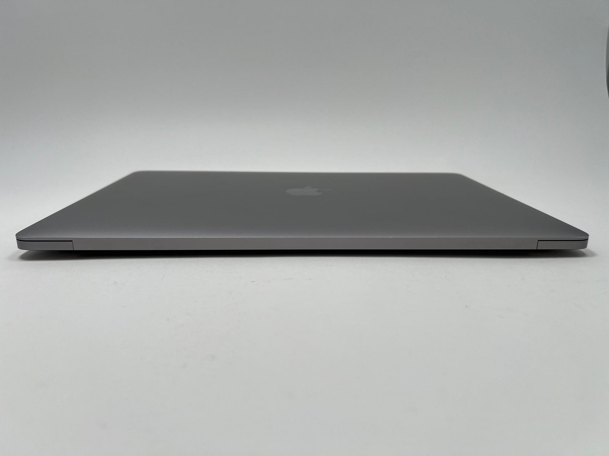 MacBook Pro (2018) 15-inch – Intel Core i7 2.6GHz – 32GB RAM 1TB SSD 560X • For Parts & Repair