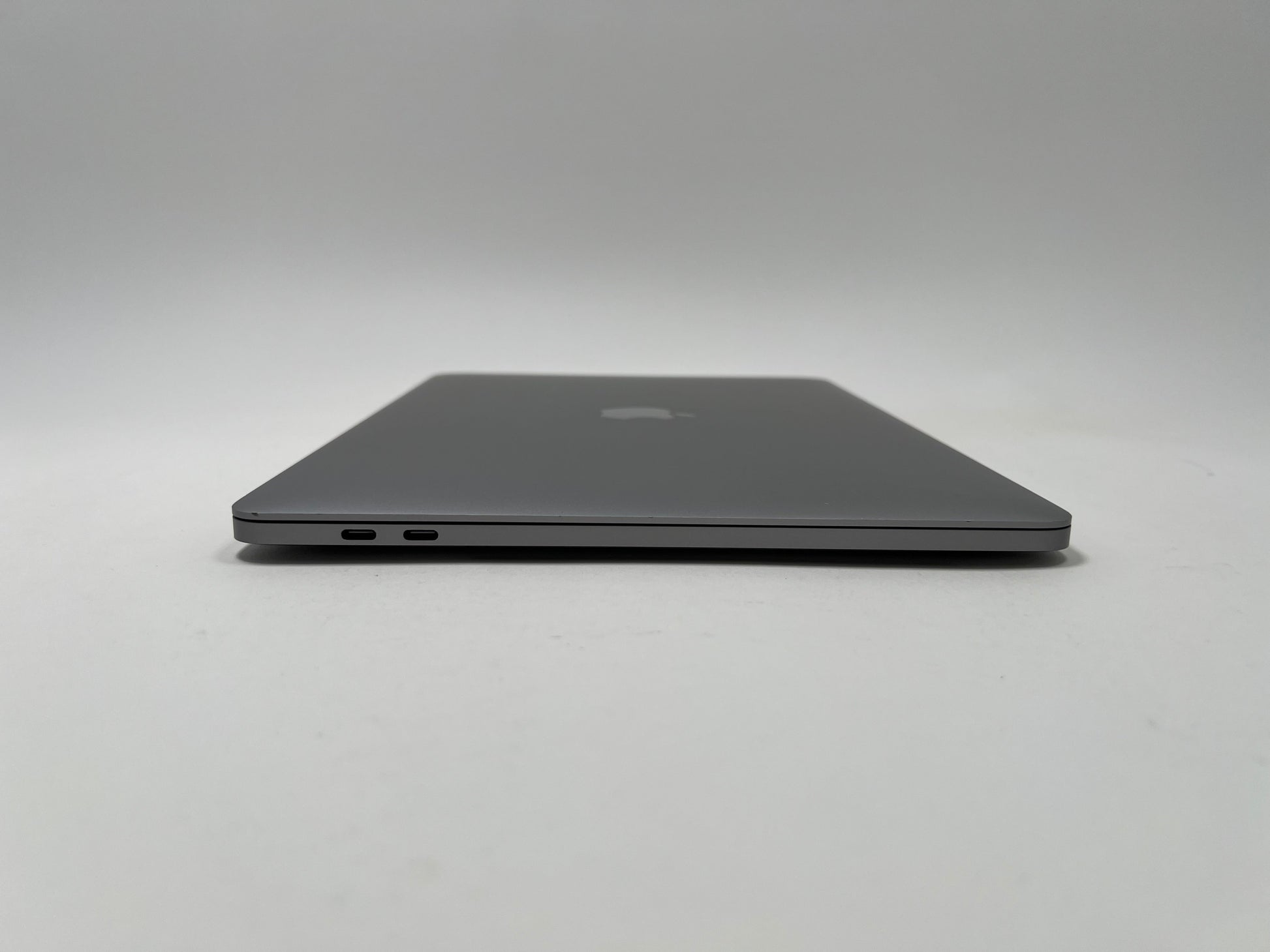 MacBook Pro (2017) 13-inch – Intel Core i7 3.5GHz – 16GB RAM 512GB SSD • 45 Battery Cycles