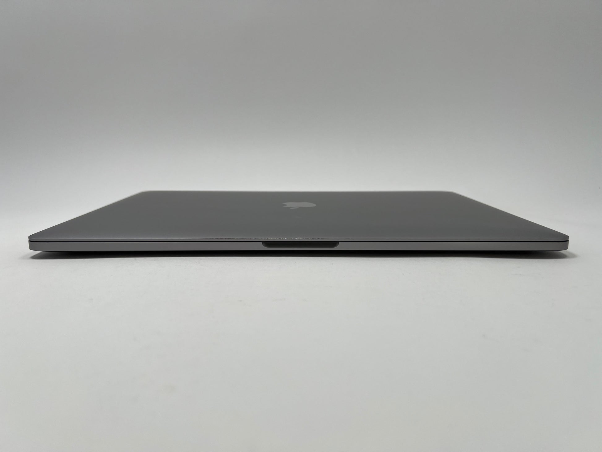 MacBook Pro (2018) 15-inch – Intel Core i7 2.6GHz – 32GB RAM 1TB SSD • Radeon Pro 560X