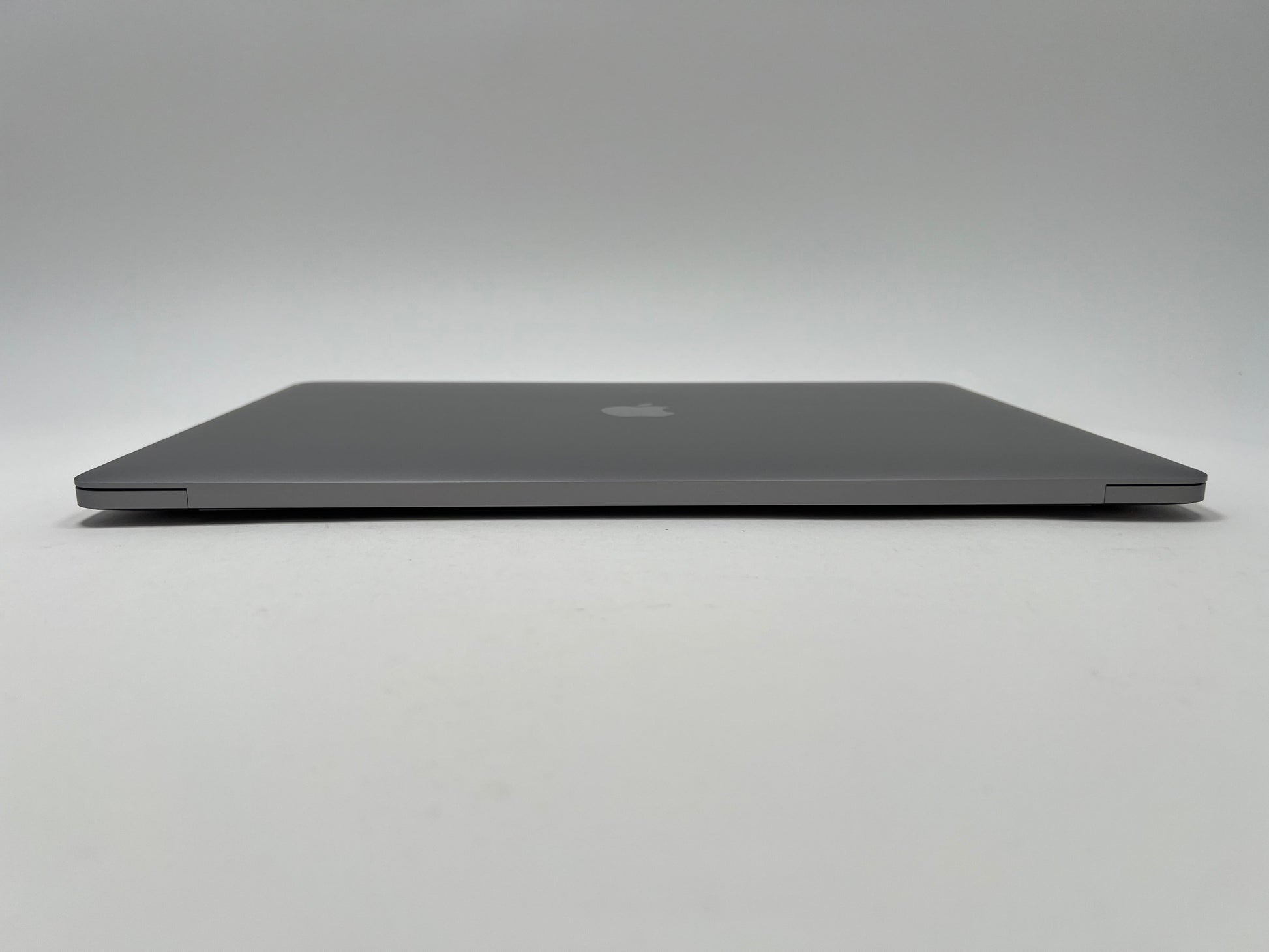 MacBook Pro (2018) 15-inch – Intel Core i7 2.6GHz – 32GB RAM 1TB SSD • Radeon Pro 560X