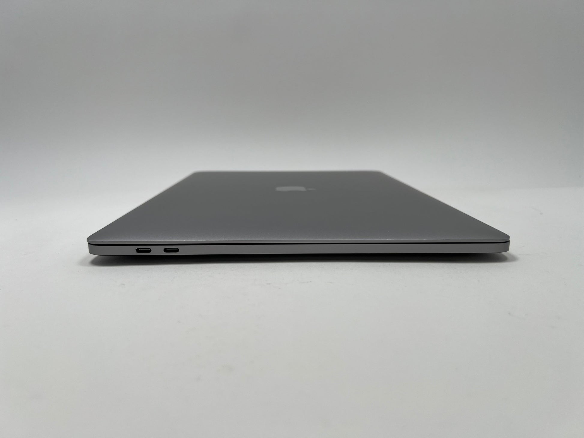 MacBook Pro (2018) 15-inch – Intel Core i7 2.6GHz – 32GB RAM 1TB SSD • Radeon Pro 560X