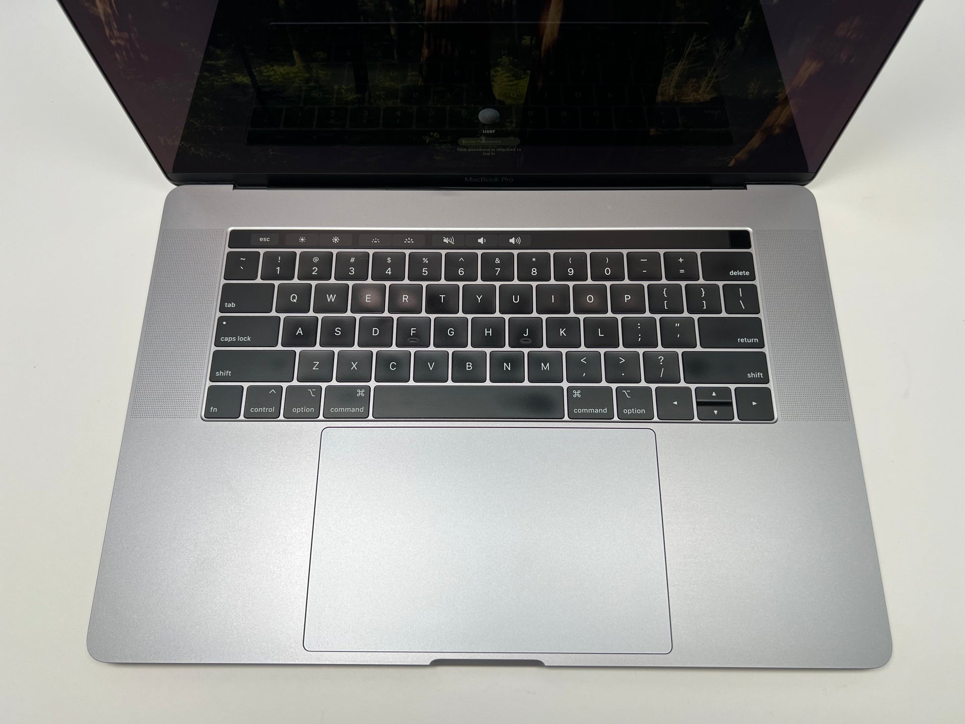 MacBook Pro (2018) 15-inch – Intel Core i7 2.6GHz – 32GB RAM 1TB SSD • Radeon Pro 560X
