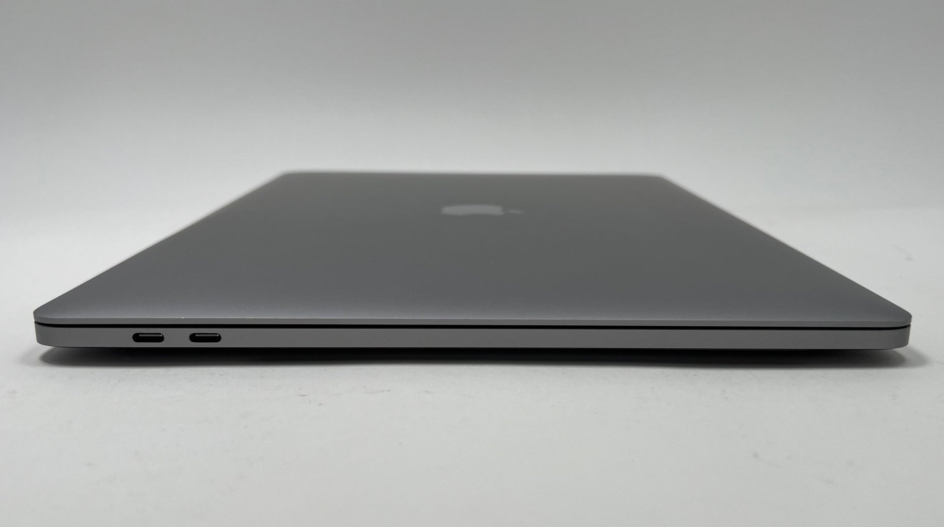 MacBook Pro (2018) 15-inch – Intel Core i7 2.6GHz – 32GB RAM 1TB SSD • Radeon Pro 560X