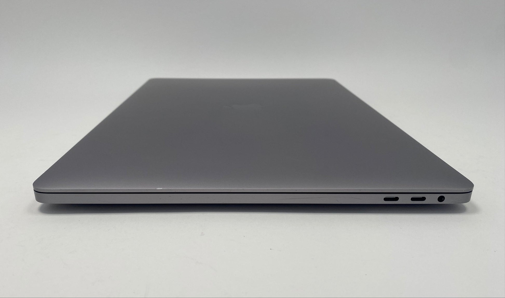MacBook Pro (2019) 16-inch – Intel Core i9 2.3GHz • Radeon Pro 5500M – 32GB RAM 8TB SSD
