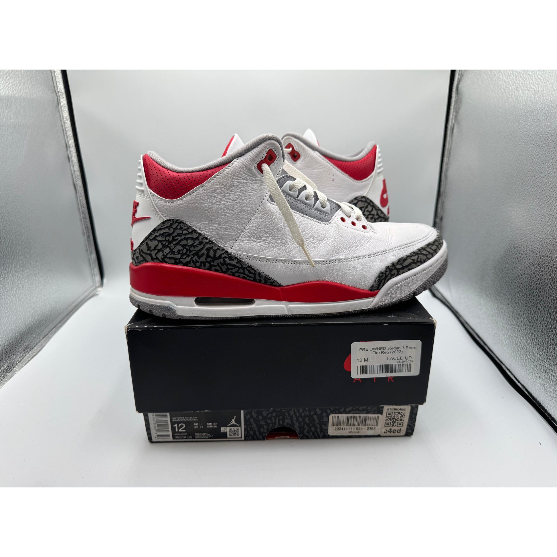 PRE OWNED Jordan 3 Retro Fire Red (2022)
