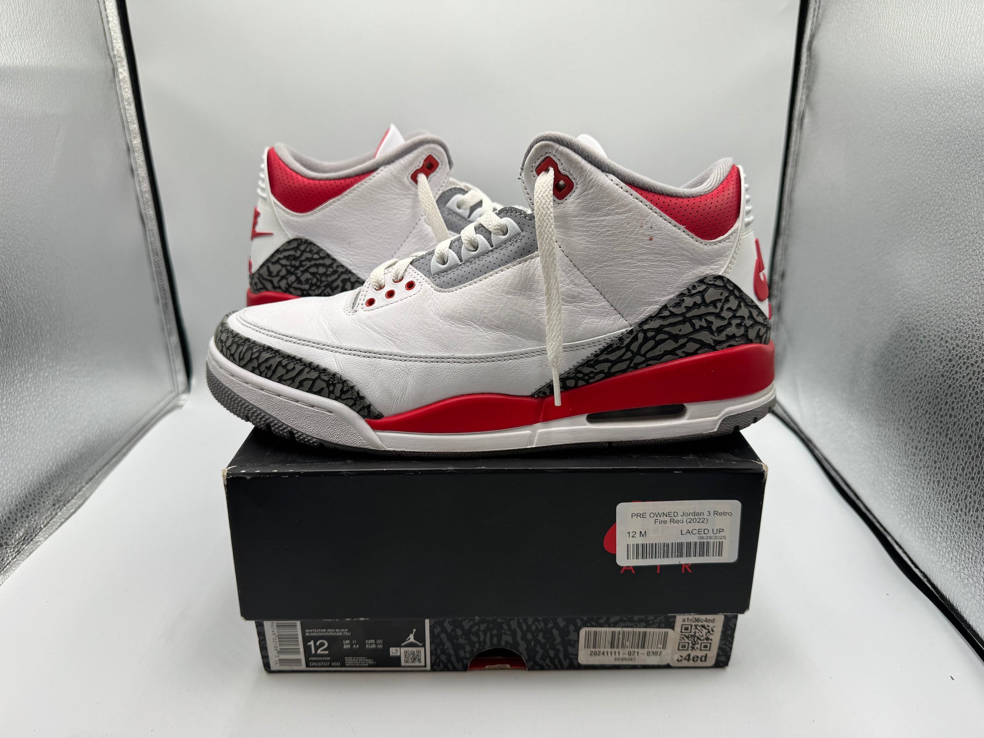 PRE OWNED Jordan 3 Retro Fire Red (2022)