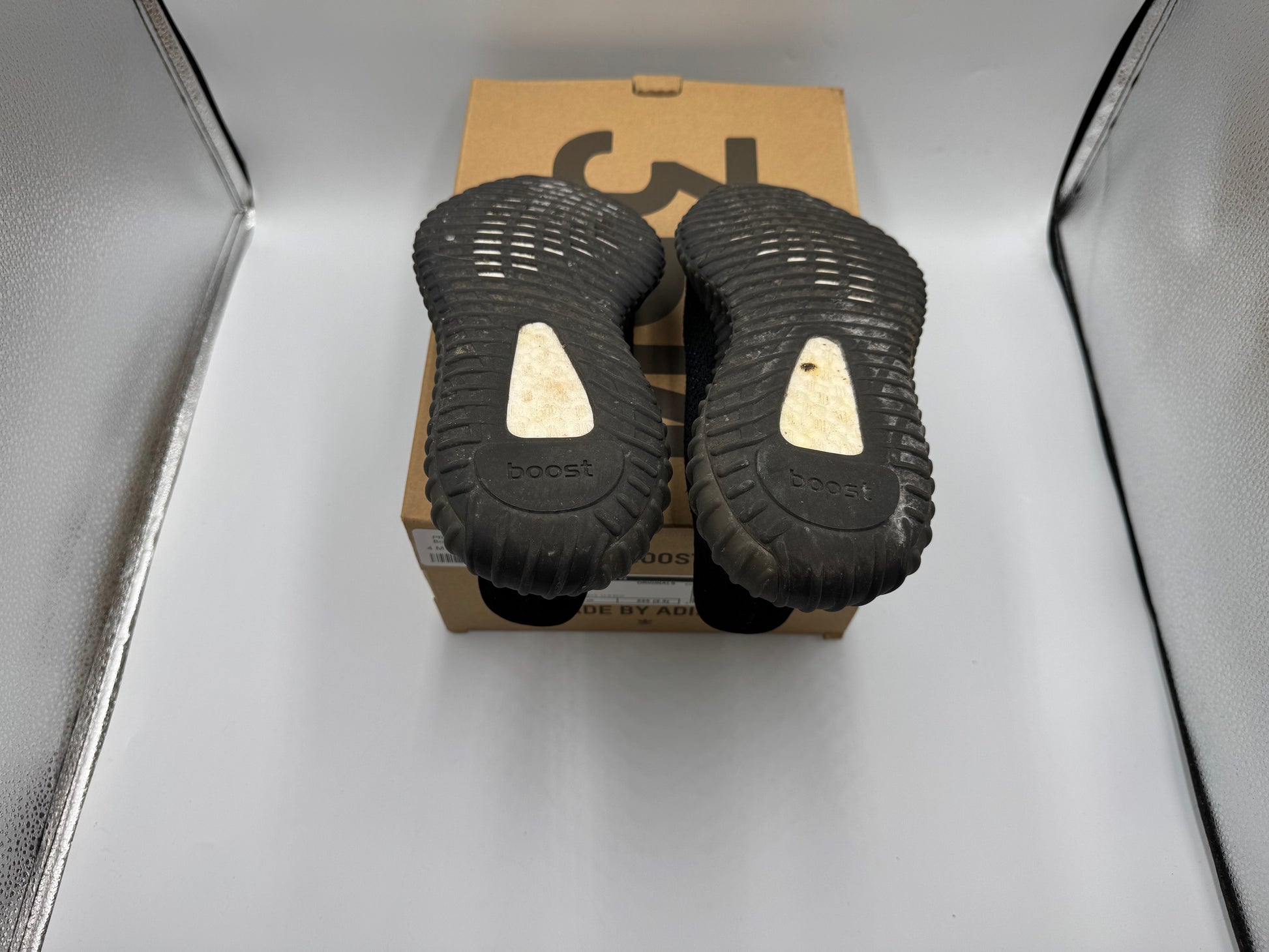 PRE OWNED adidas Yeezy Boost 350 V2 Dazzling Blue