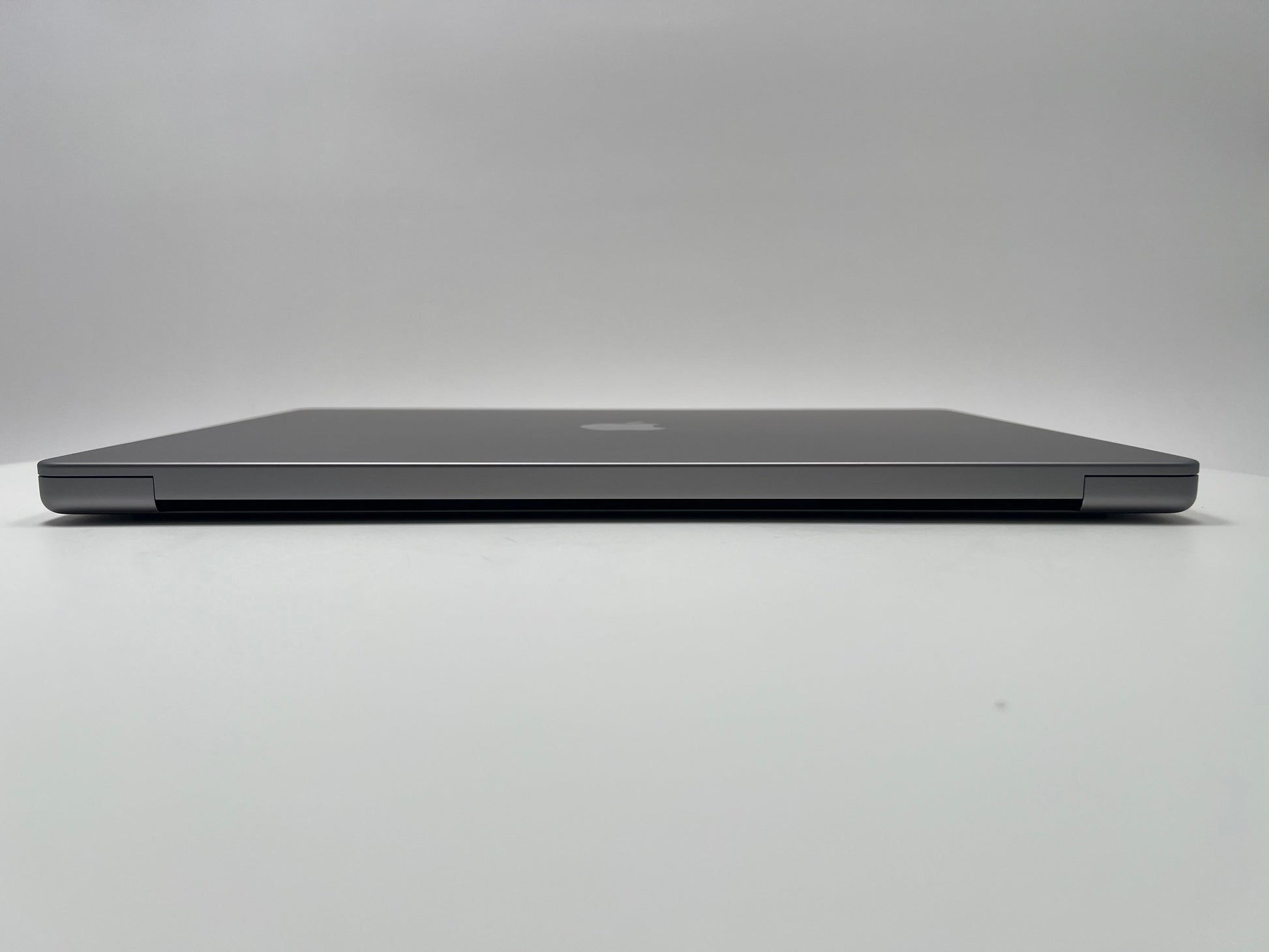 MacBook Pro (2021) 16-inch – Apple M1 Max 32-Core GPU – 64GB RAM 2TB SSD – 94% BH