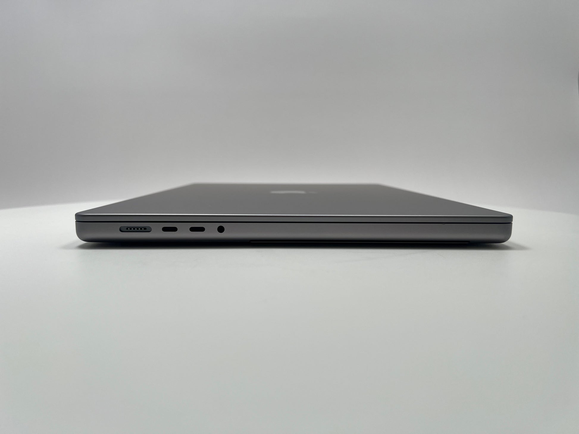 MacBook Pro (2021) 16-inch – Apple M1 Max 32-Core GPU – 64GB RAM 2TB SSD – 94% BH