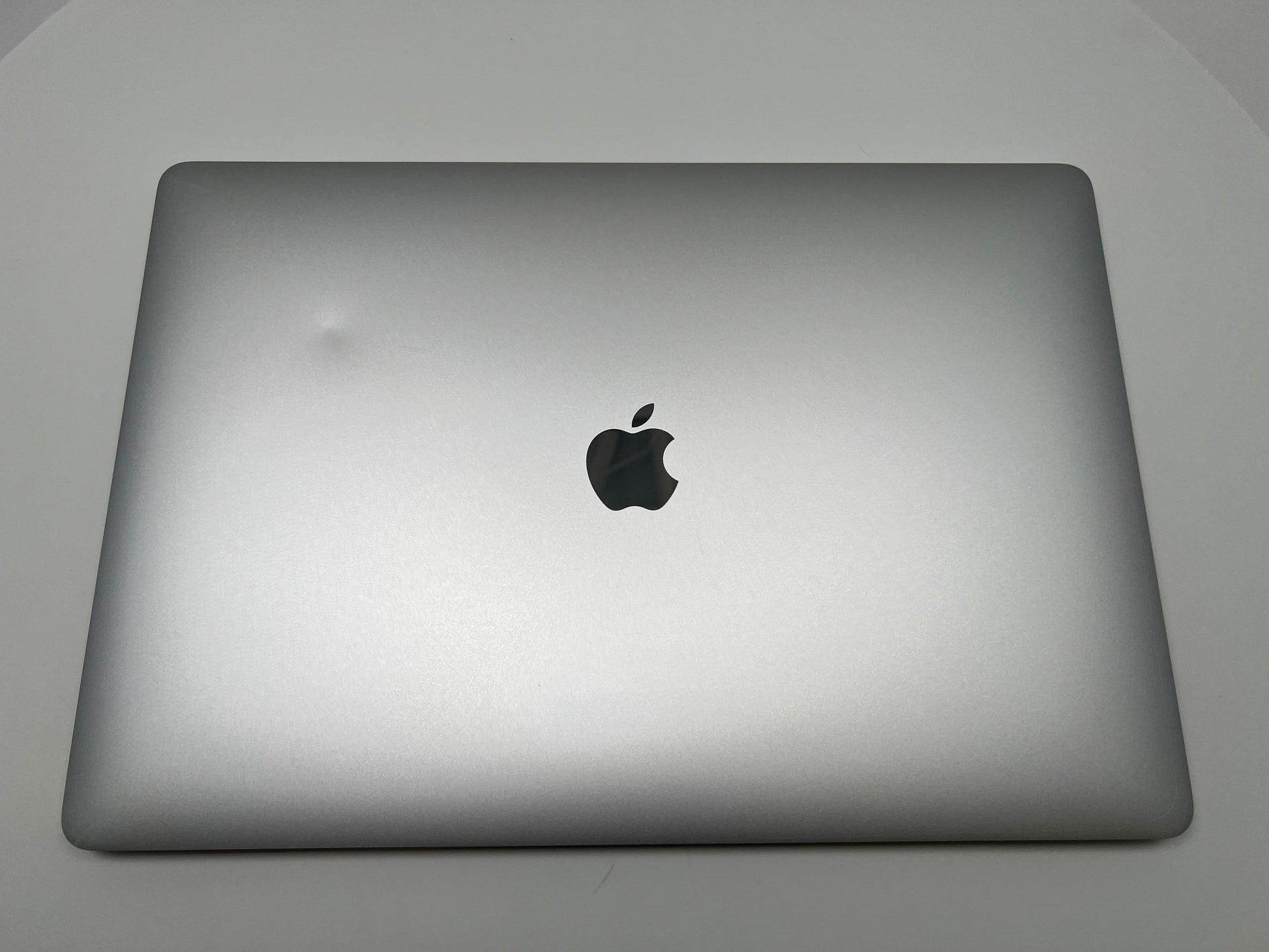MacBook Pro (2019) 15-inch – Intel Core i9 2.3GHz • Radeon Pro 560X – 16GB RAM 512GB SSD – Read