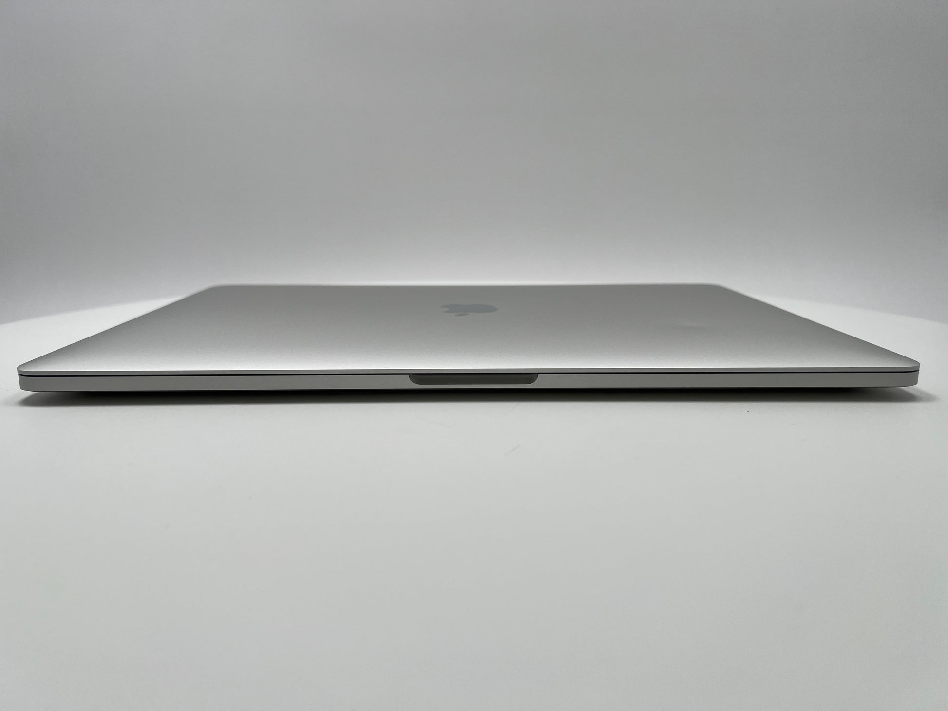 MacBook Pro (2019) 15-inch – Intel Core i9 2.3GHz • Radeon Pro 560X – 16GB RAM 512GB SSD – Read