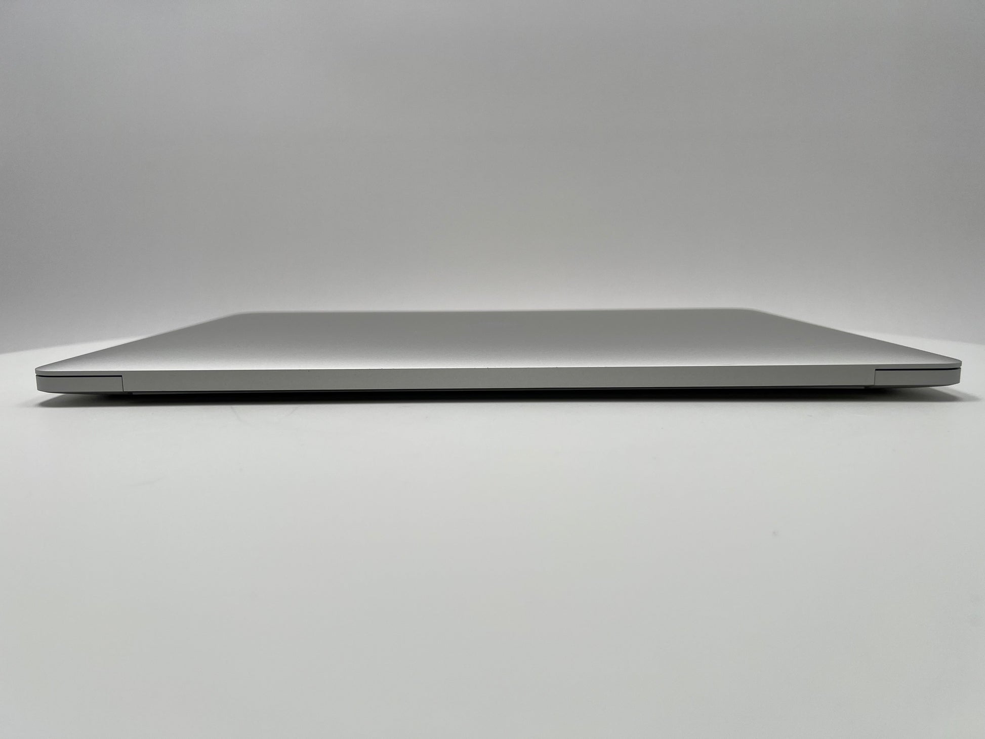 MacBook Pro (2019) 15-inch – Intel Core i9 2.3GHz • Radeon Pro 560X – 16GB RAM 512GB SSD – Read