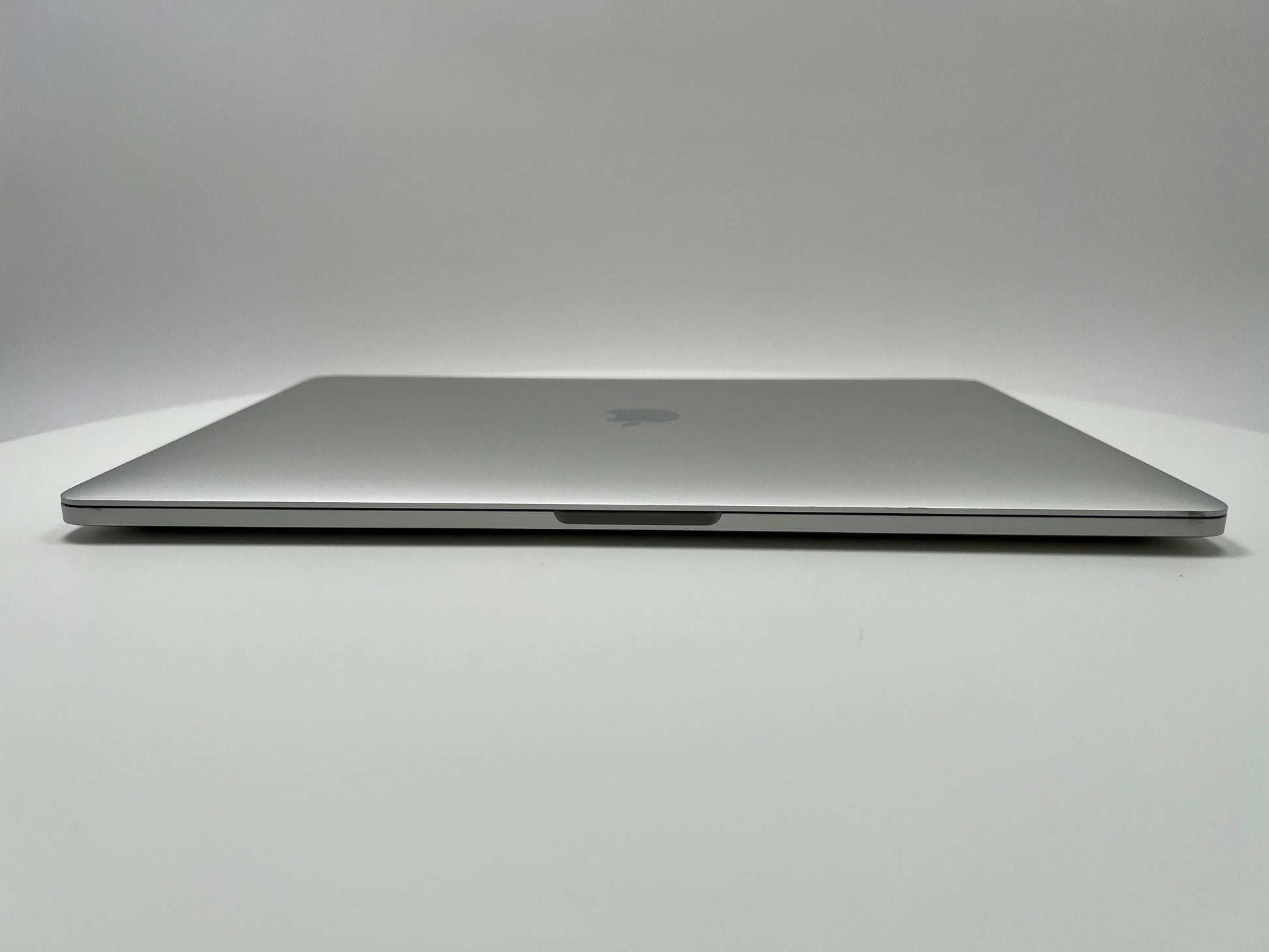 MacBook Pro (2019) 15-inch – Intel Core i9 2.3GHz • Radeon Pro 560X – 32GB RAM 1TB SSD – Read