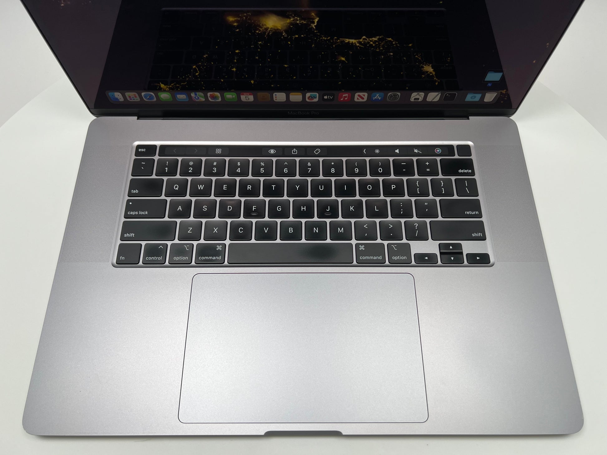MacBook Pro (2019) 16-inch – Intel Core i9 2.4GHz • Radeon Pro 5300M – 16GB RAM 512GB SSD – Read