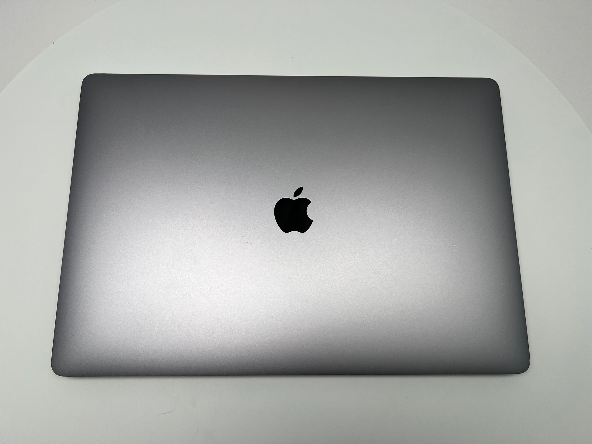 MacBook Pro (2019) 16-inch – Intel Core i9 2.4GHz • Radeon Pro 5300M – 16GB RAM 512GB SSD – Read