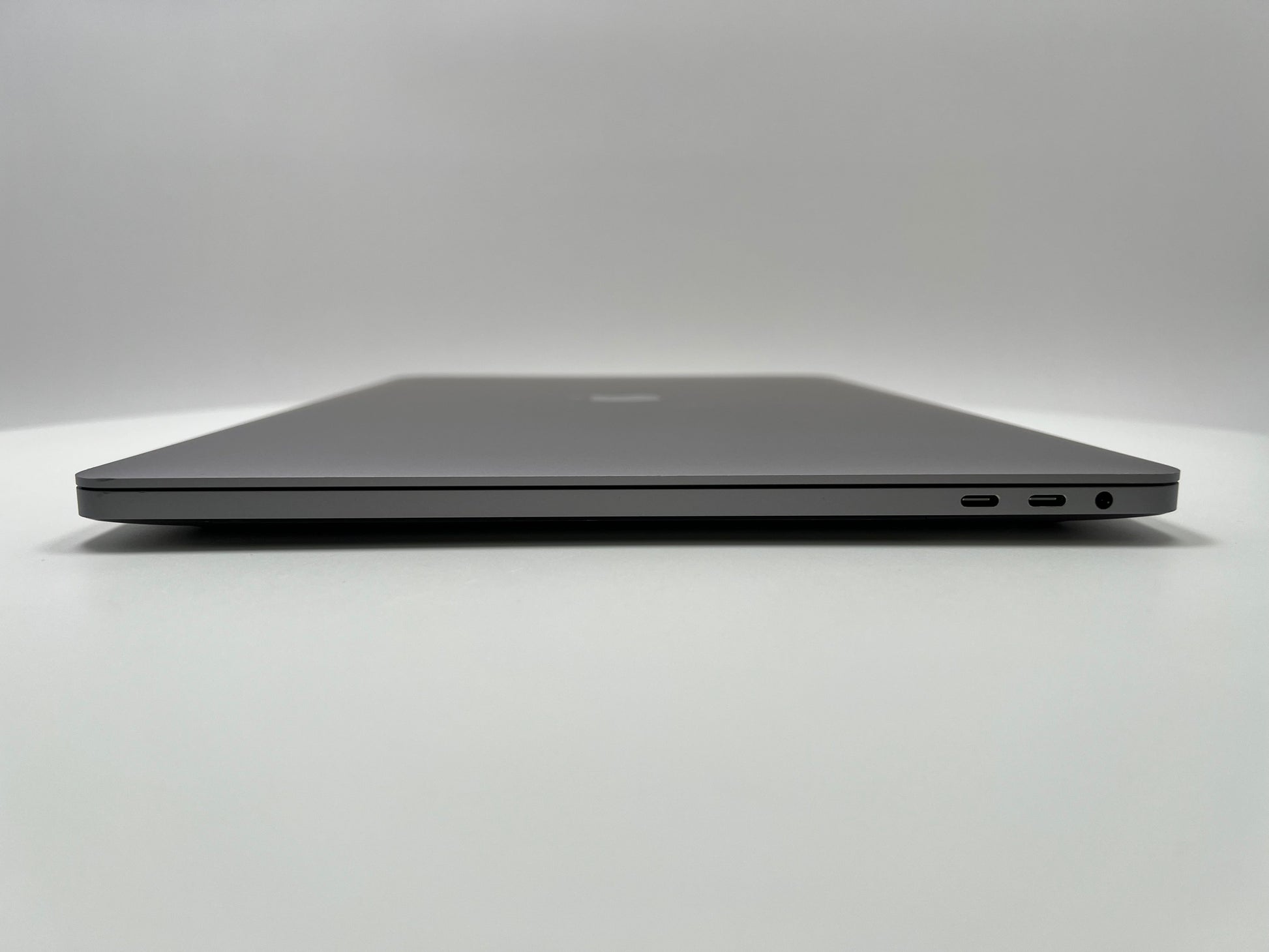 MacBook Pro (2019) 16-inch – Intel Core i9 2.4GHz • Radeon Pro 5300M – 16GB RAM 512GB SSD – Read
