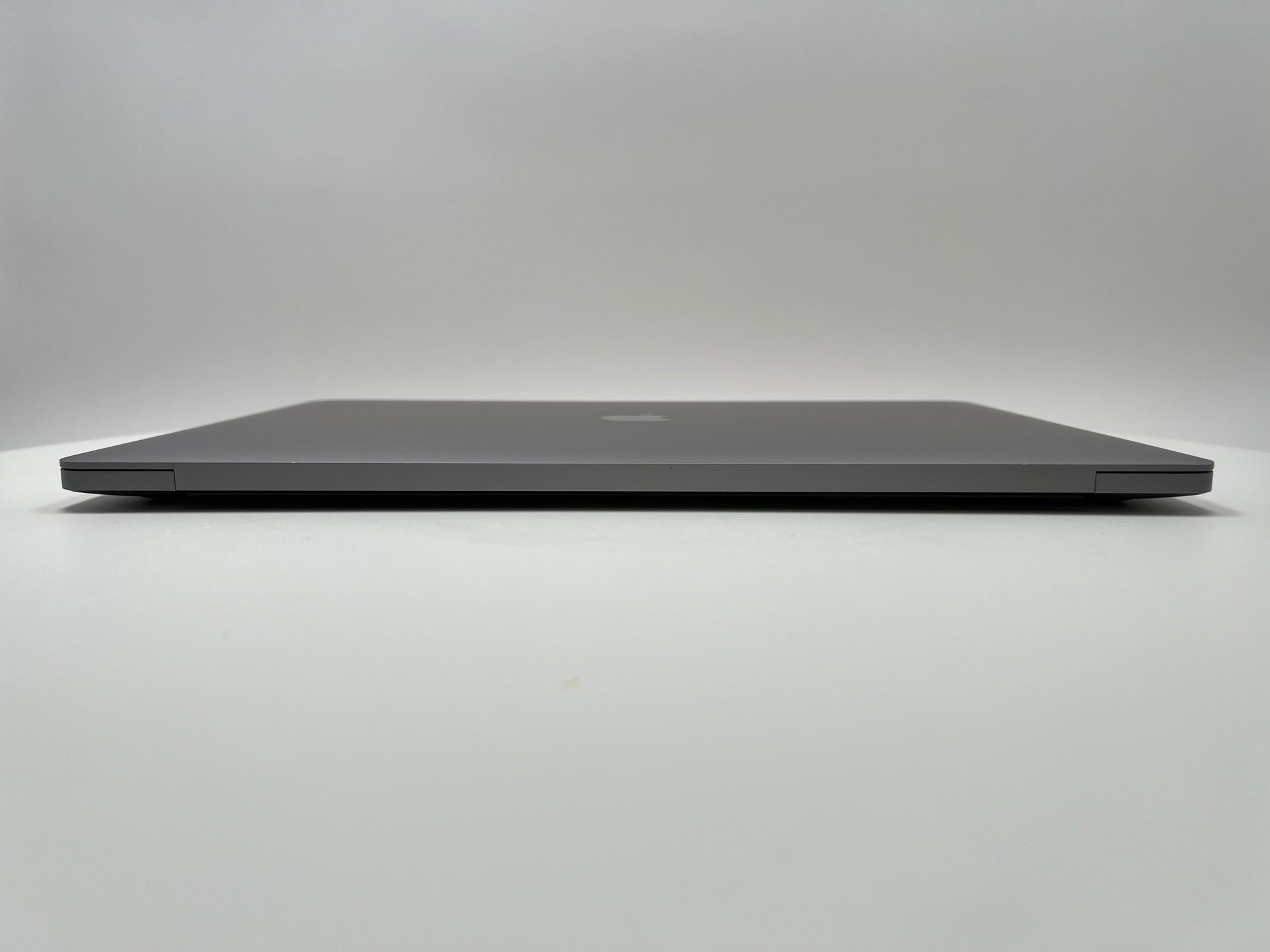 MacBook Pro (2019) 16-inch – Intel Core i9 2.4GHz • Radeon Pro 5300M – 16GB RAM 512GB SSD – Read